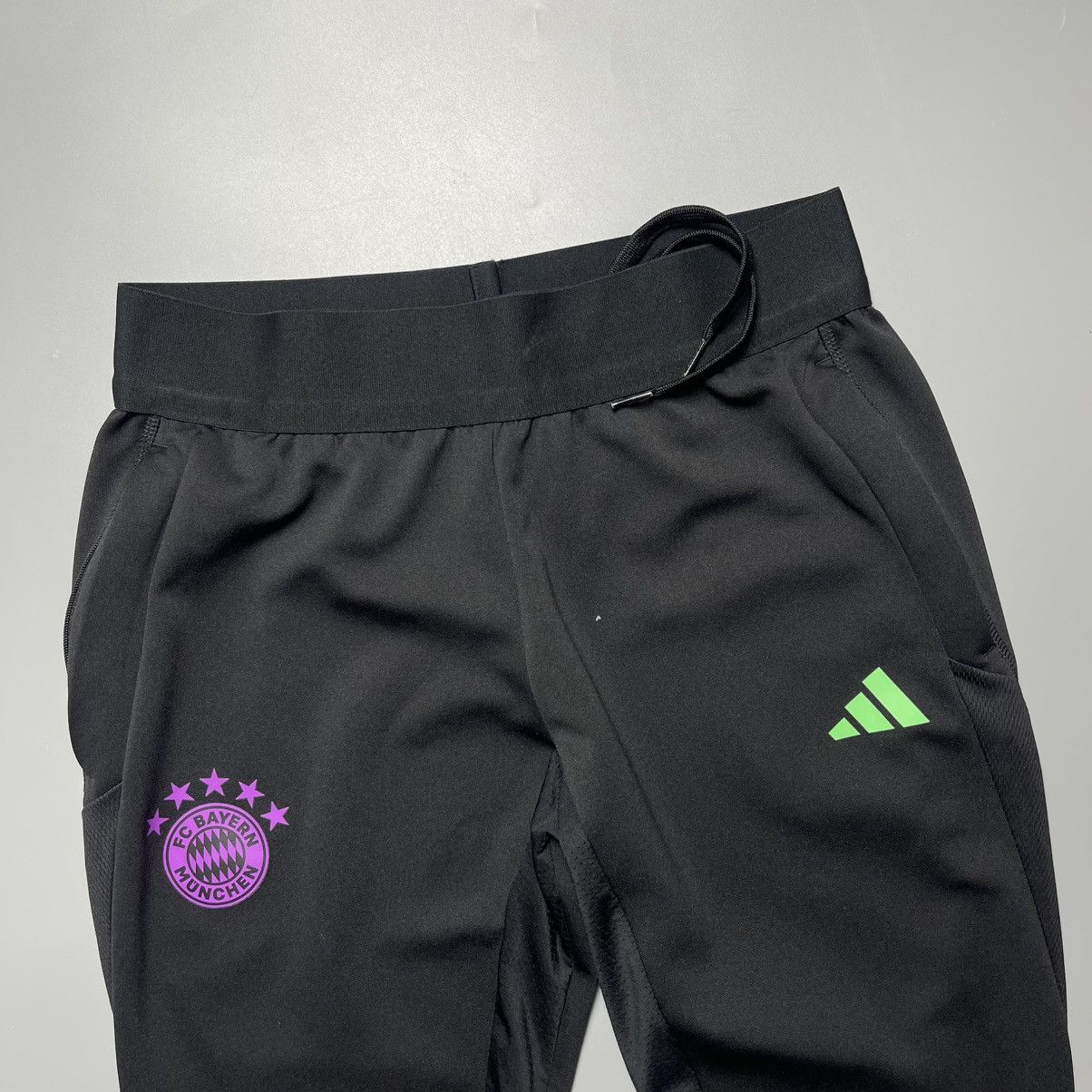 Vintage BAYERN ADIDAS 2023/2024 WOMENS TRAINING TRACK PANTS Size 26" / US 2 / IT 38 - 2 Thumbnail