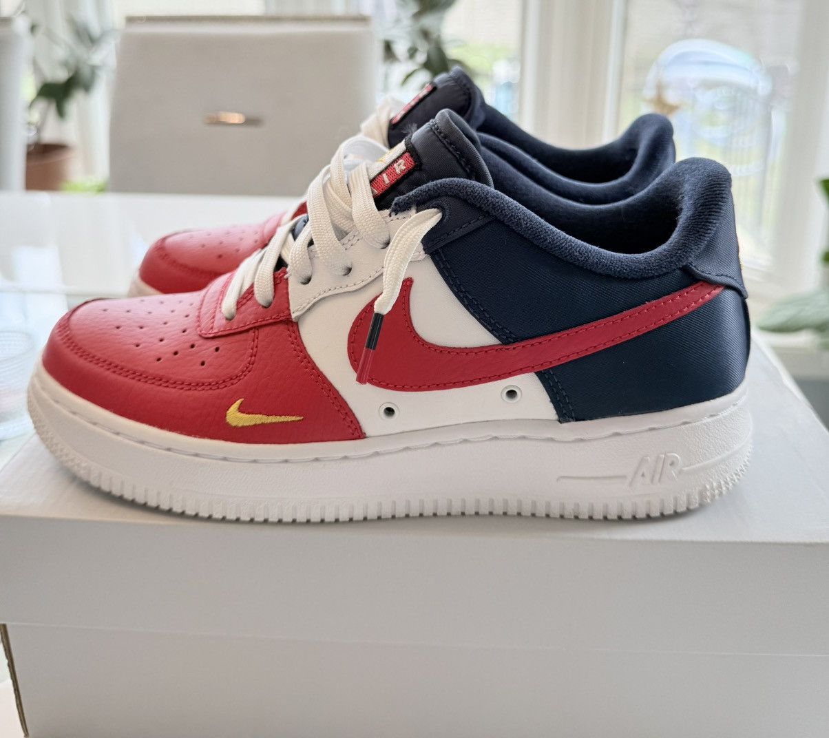 Nike Nike Air Force 1 LV8 (GS) Size US 5 / EU 37 - 6 Thumbnail