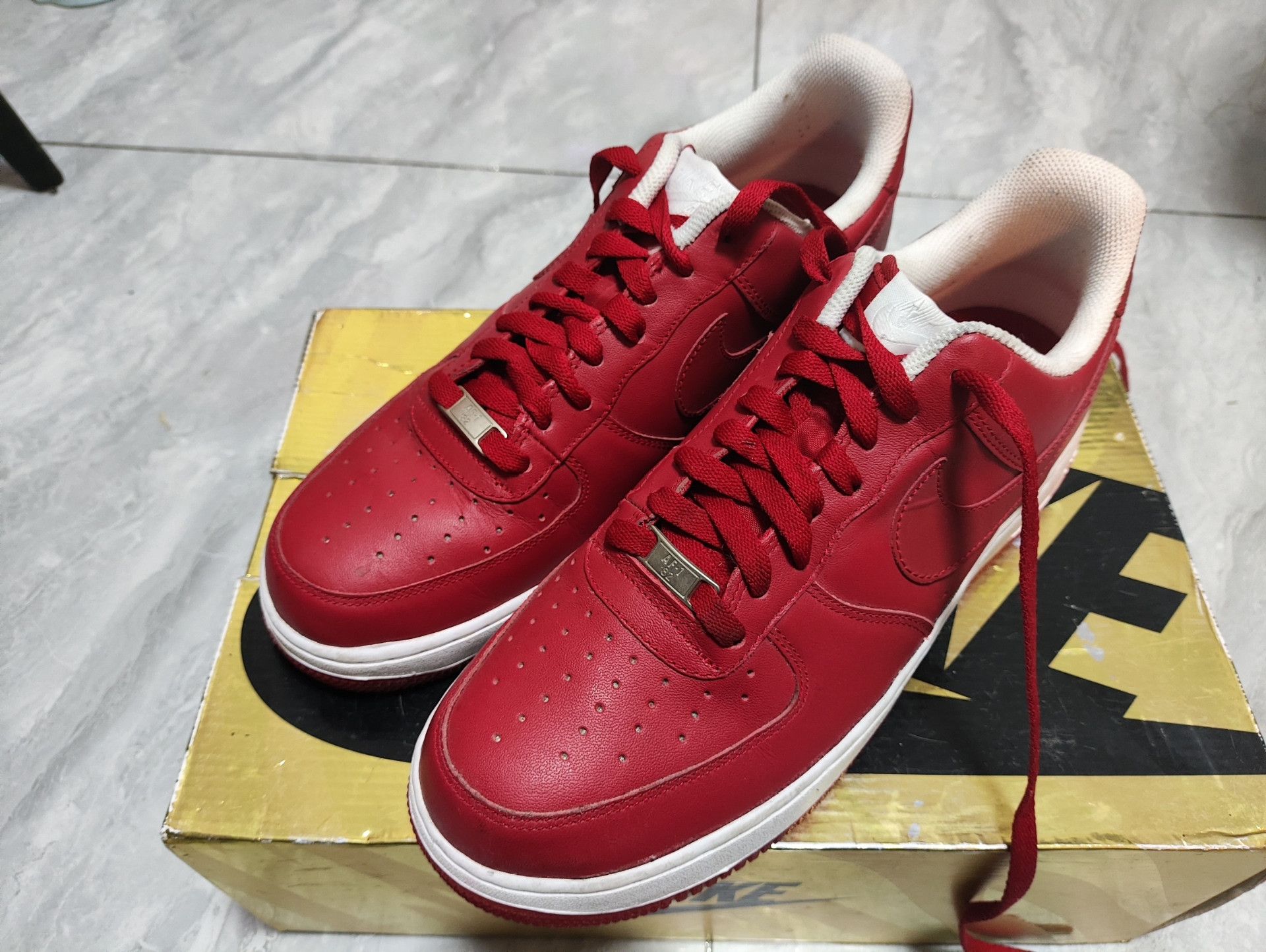 Nike Nike Red Lowtop Sneakers 11 Men Size US 11 / EU 44 - 1 Thumbnail