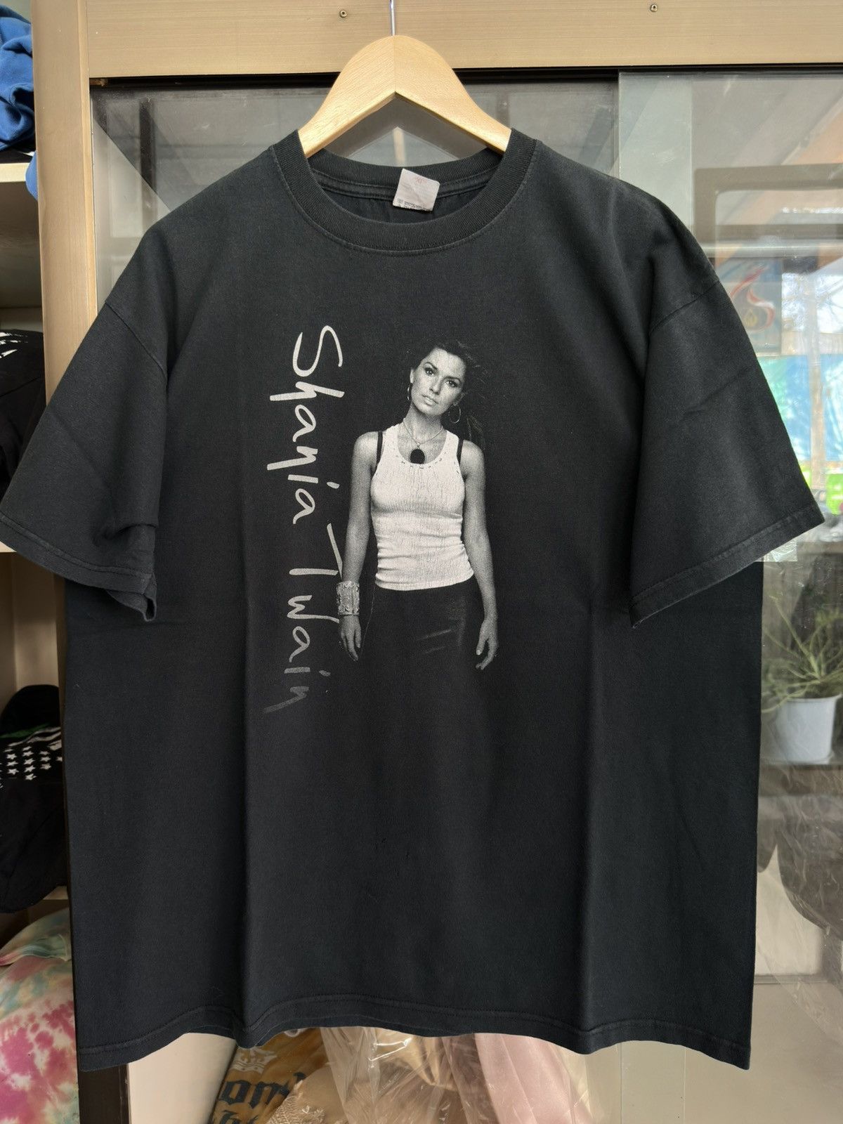 Band Tees Shania Twain 2004 Tour Vintage Red Anvil Shirt Size US XL / EU 56 / 4 - 1 Thumbnail