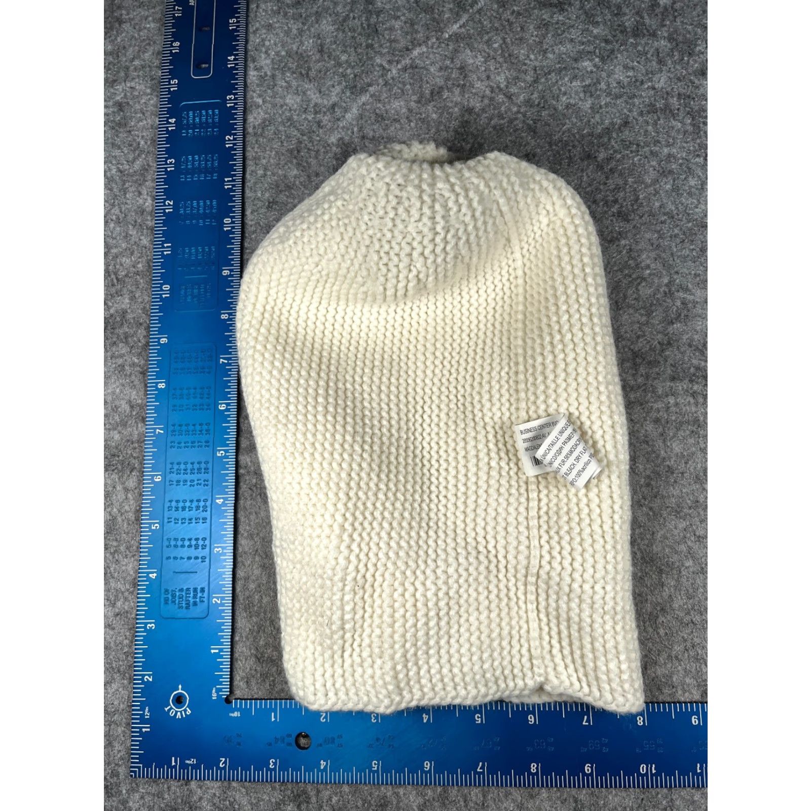 Forever 21 FOREVER 21 Beanie Adult One Size Ivory Knit Acrylic Faux Fur Pom Ski Snow Hat Women Beanie Winter Casual Knit Beanie Size ONE SIZE - 6 Thumbnail