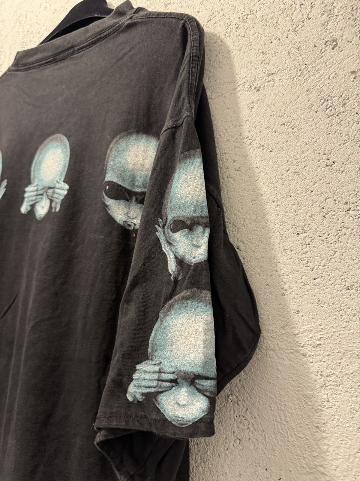 Vintage × Warner Bros *RARE* ALIEN 1996 MADE IN ENGLAND VINTAGE TEE Size US XL / EU 56 / 4 - 7 Thumbnail