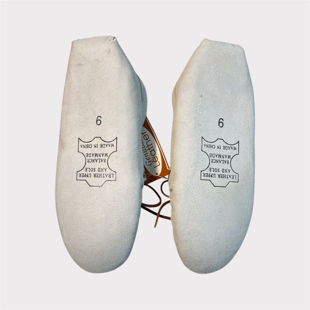The Unbranded Brand NEW Mens 6 VINTAGE Leather Moccasin Slippers Cream White NWT Size US 6 / IT 36 - 4 Thumbnail