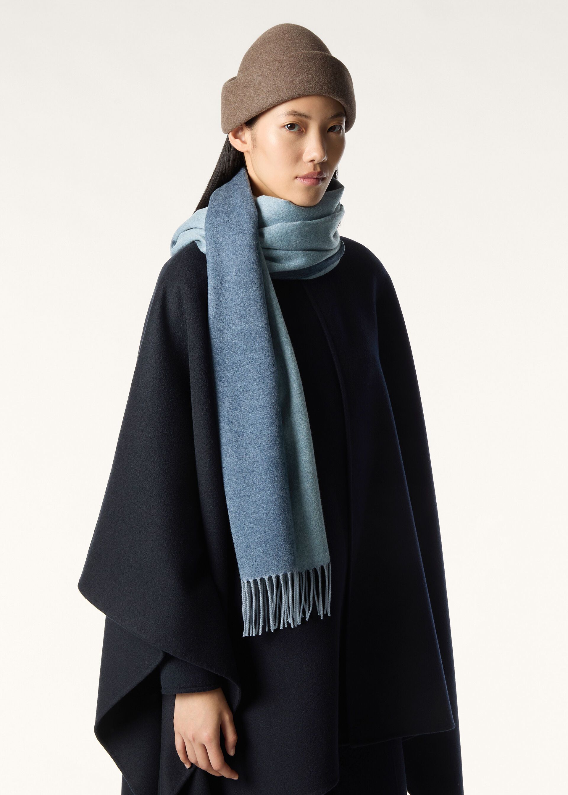 Loro Piana os11x0426 FAI0988 Size: OS / Two-Tone Scarf in Blue Size ONE SIZE - 3 Thumbnail