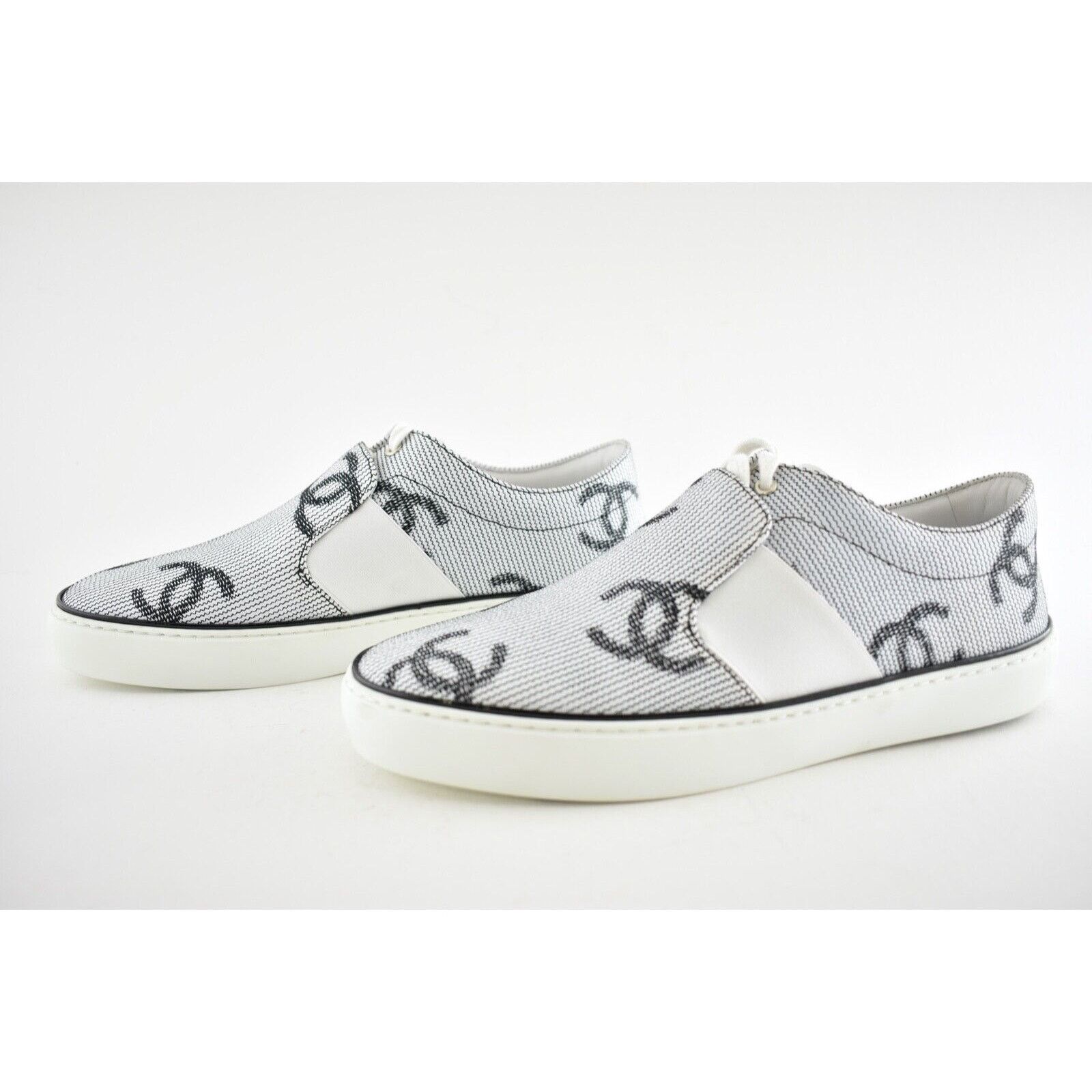 Chanel 18P CC Slip On Lace Up Tie Flat Runner Trainer Sneaker 38.5 Size US 8.5 / IT 38.5 - 8 Thumbnail