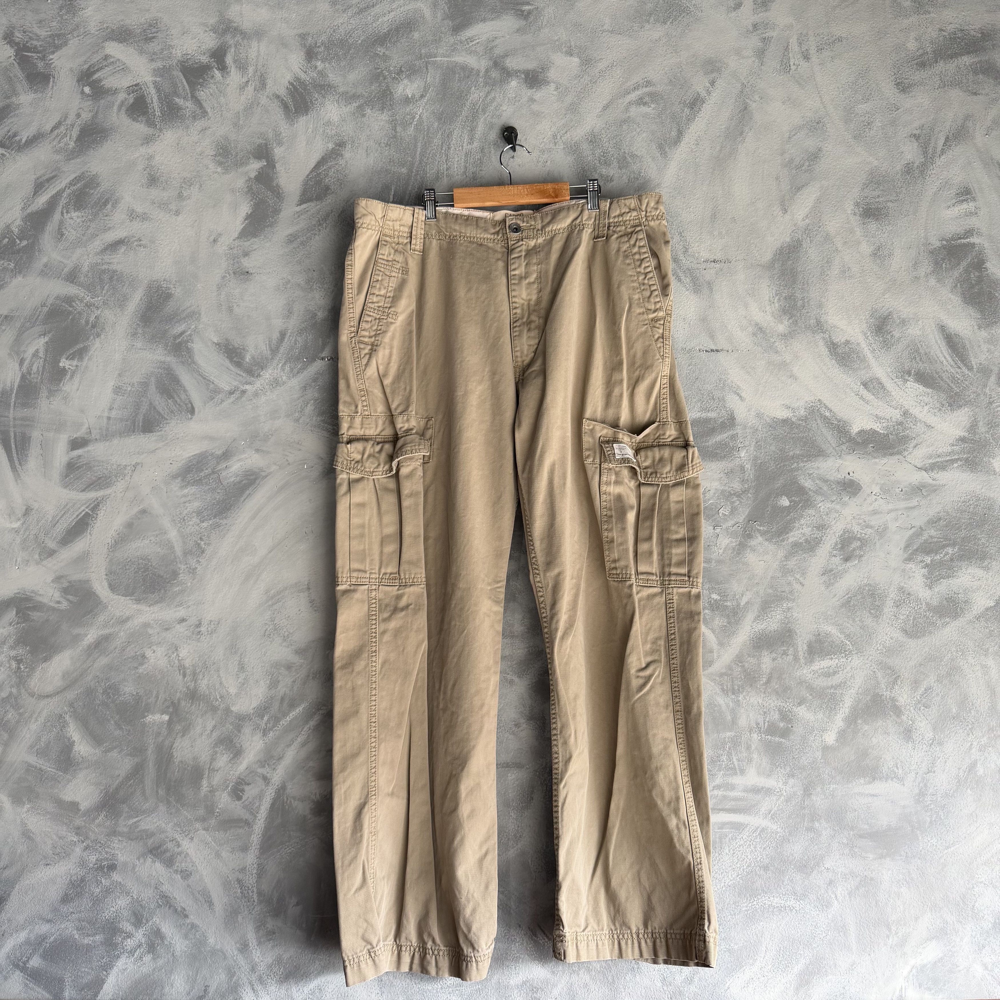 Levi's Vtg Levis Pants Mens 38x32 Beige Cargo Loose Straight Size US 38 / EU 54 - 1 Thumbnail