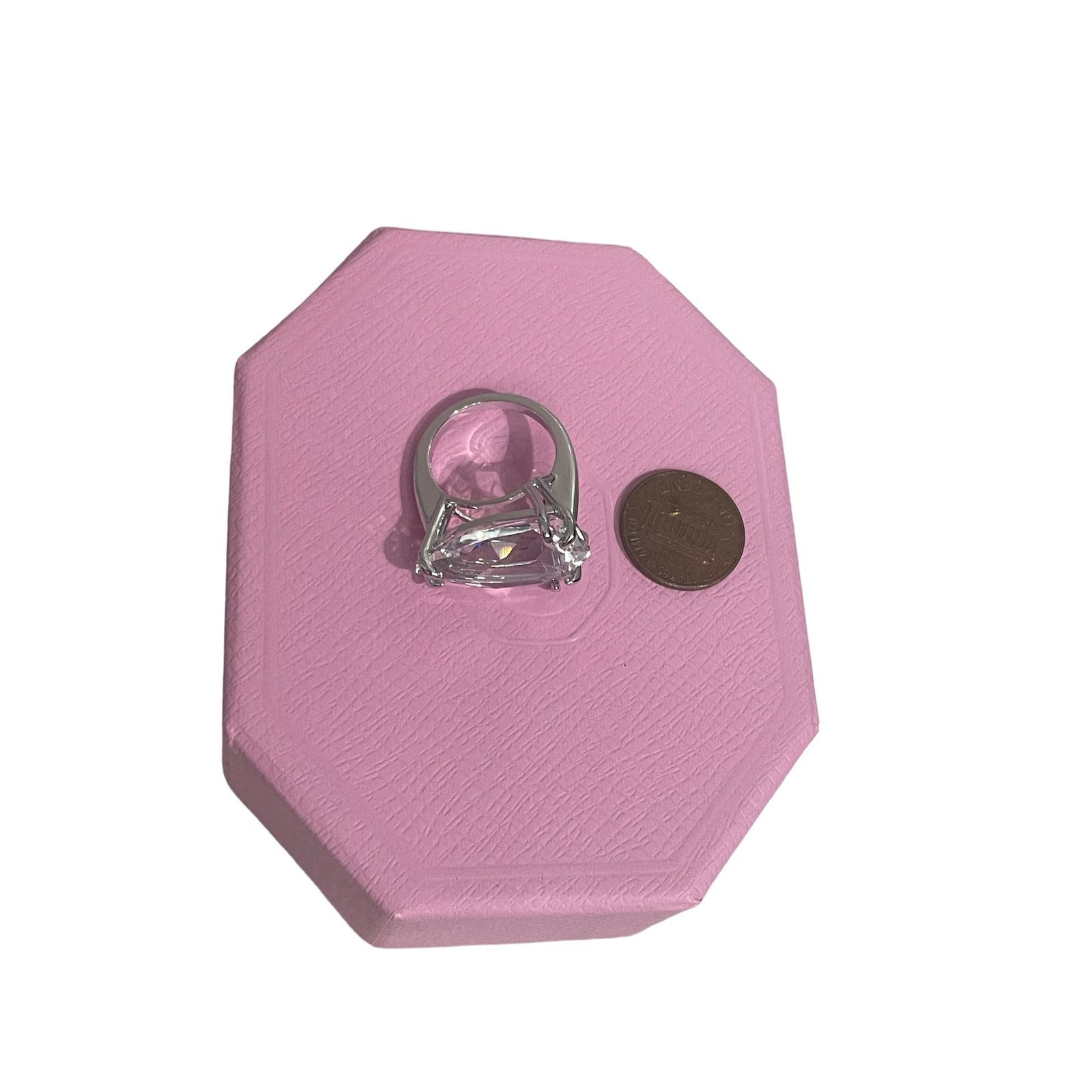 Swarovski Swarovski Mesmera cocktail ring Trilliant cut, White USA 5 Size ONE SIZE - 7 Thumbnail