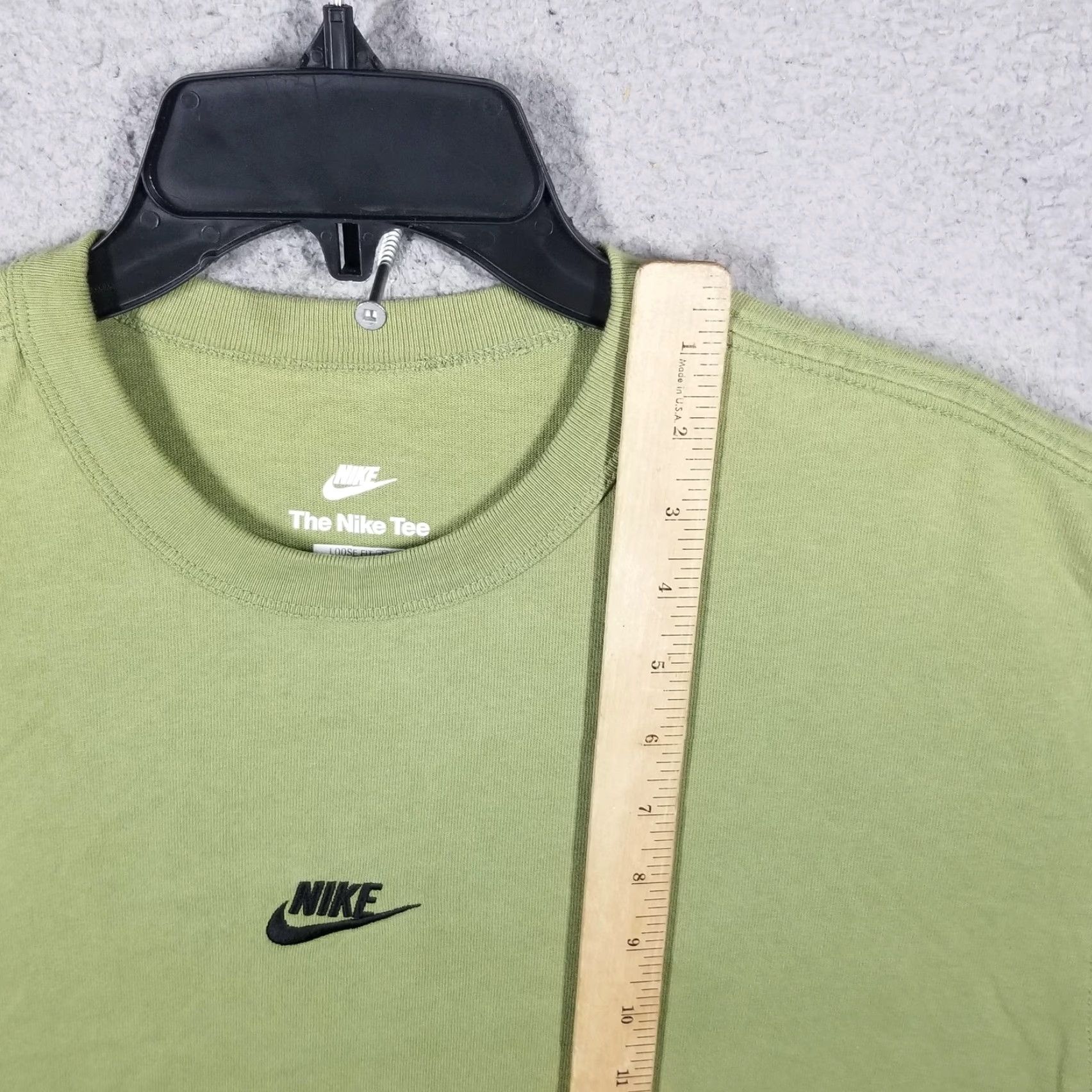 Nike Nike Shirt Mens Medium Green Max 90 The Nike Tee Loose Fit Swoosh Logo Crew Neck Short Sleeve T-Shirt Mens Green 90s logo Graphics Size US M / EU 48-50 / 2 - 4 Thumbnail