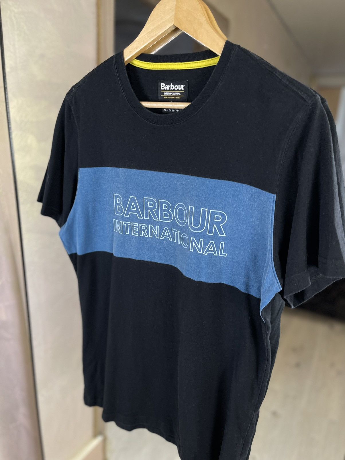 Barbour Barbour International Block Logo Tee Tailored Fit Black Blue Size US M / EU 48-50 / 2 - 4 Thumbnail