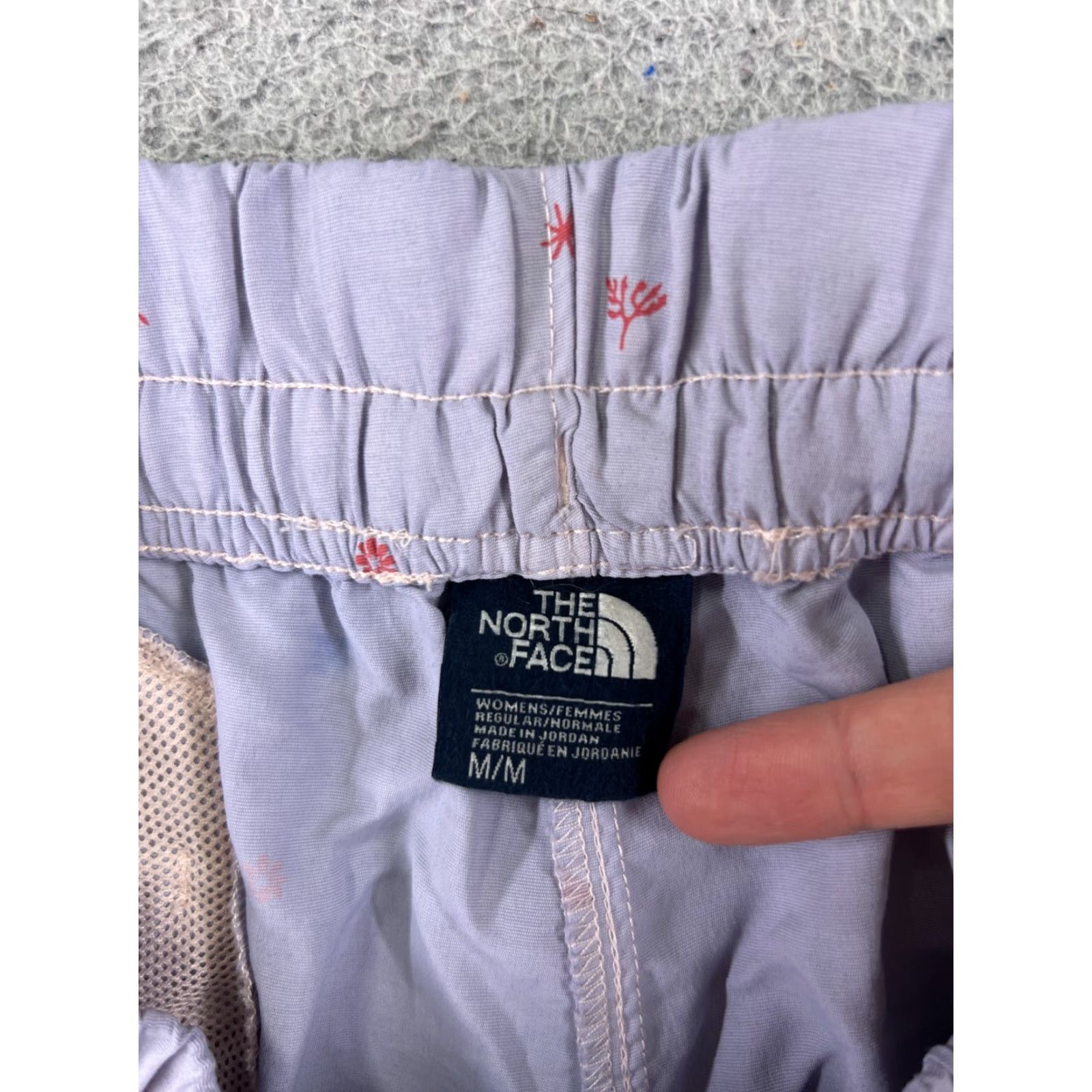 The North Face The North Face Shorts Women Medium Purple Floral Elastic Waist Run Gym 32x2 READ Size 32" / US 10 / IT 46 - 6 Thumbnail