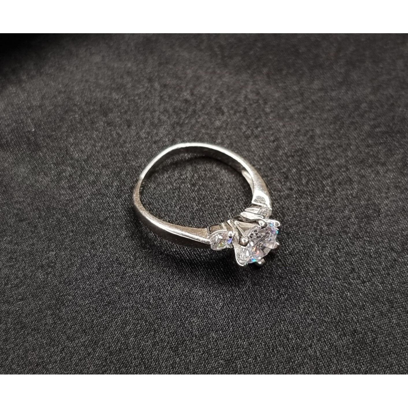 Vintage 925 Sterling Silver Ring With Trio CZ Stones Size 7.25 Size ONE SIZE - 4 Thumbnail