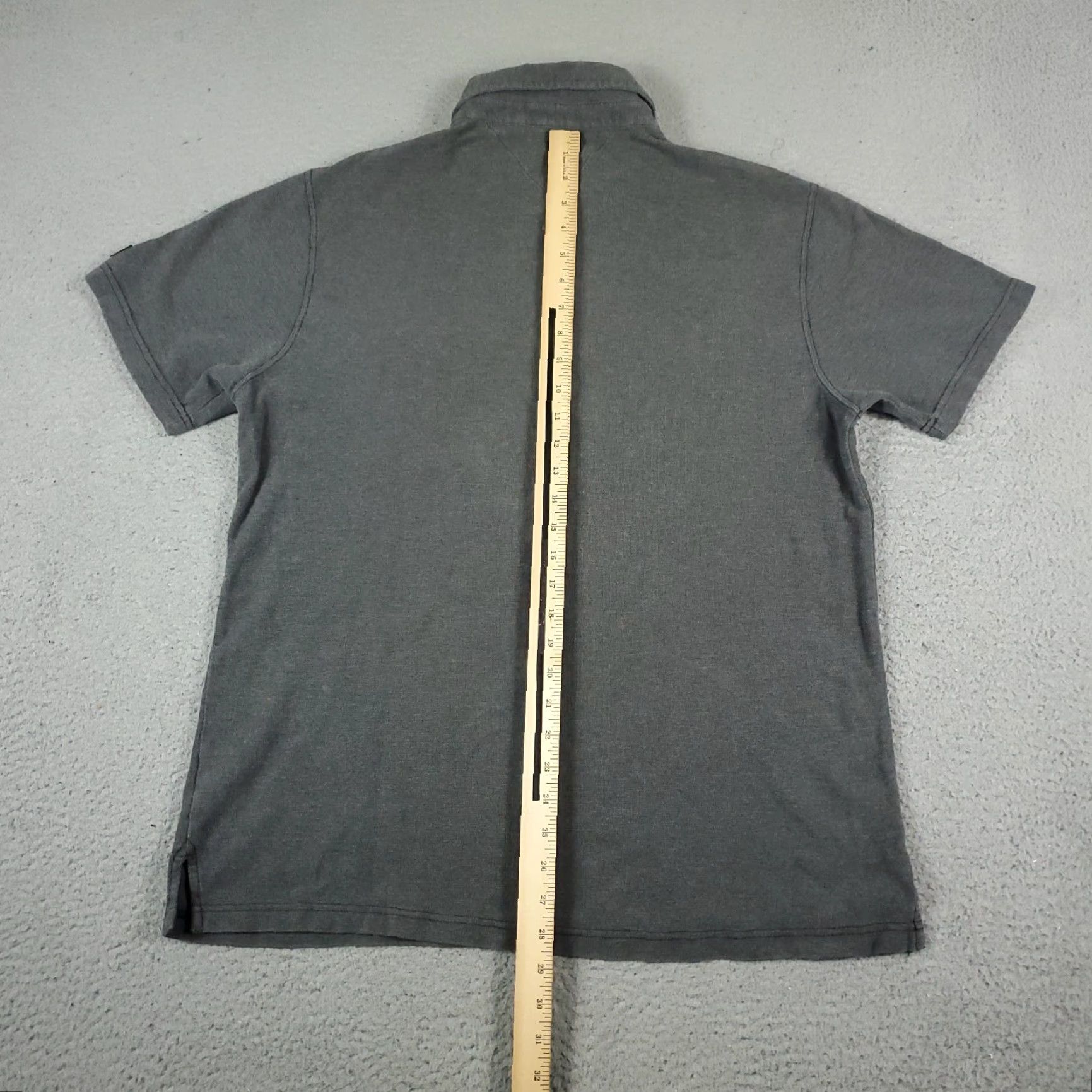 Tommy Hilfiger VINTAGE Tommy Hilfiger Polo Shirt Mens Large Gray Short Sleeve 100% Cotton Logo Polo Shirt L Gray Men's Polo Shirt Size US L / EU 52-54 / 3 - 4 Thumbnail