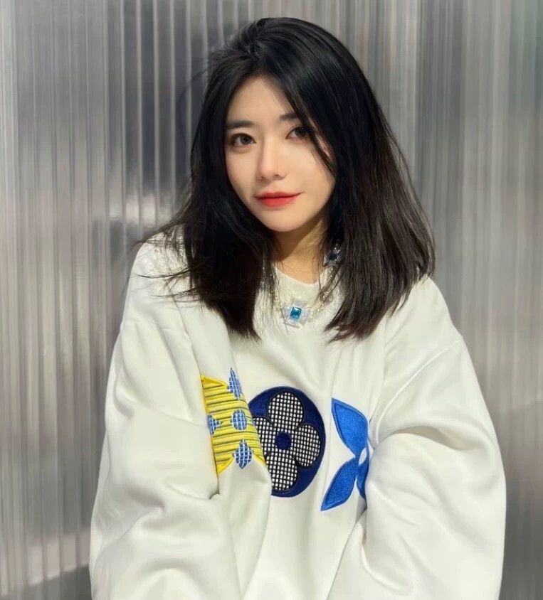 Louis Vuitton Louis Vuitton White presbyopic embroidered cotton crew nec Size US S / EU 44-46 / 1 - 8 Thumbnail