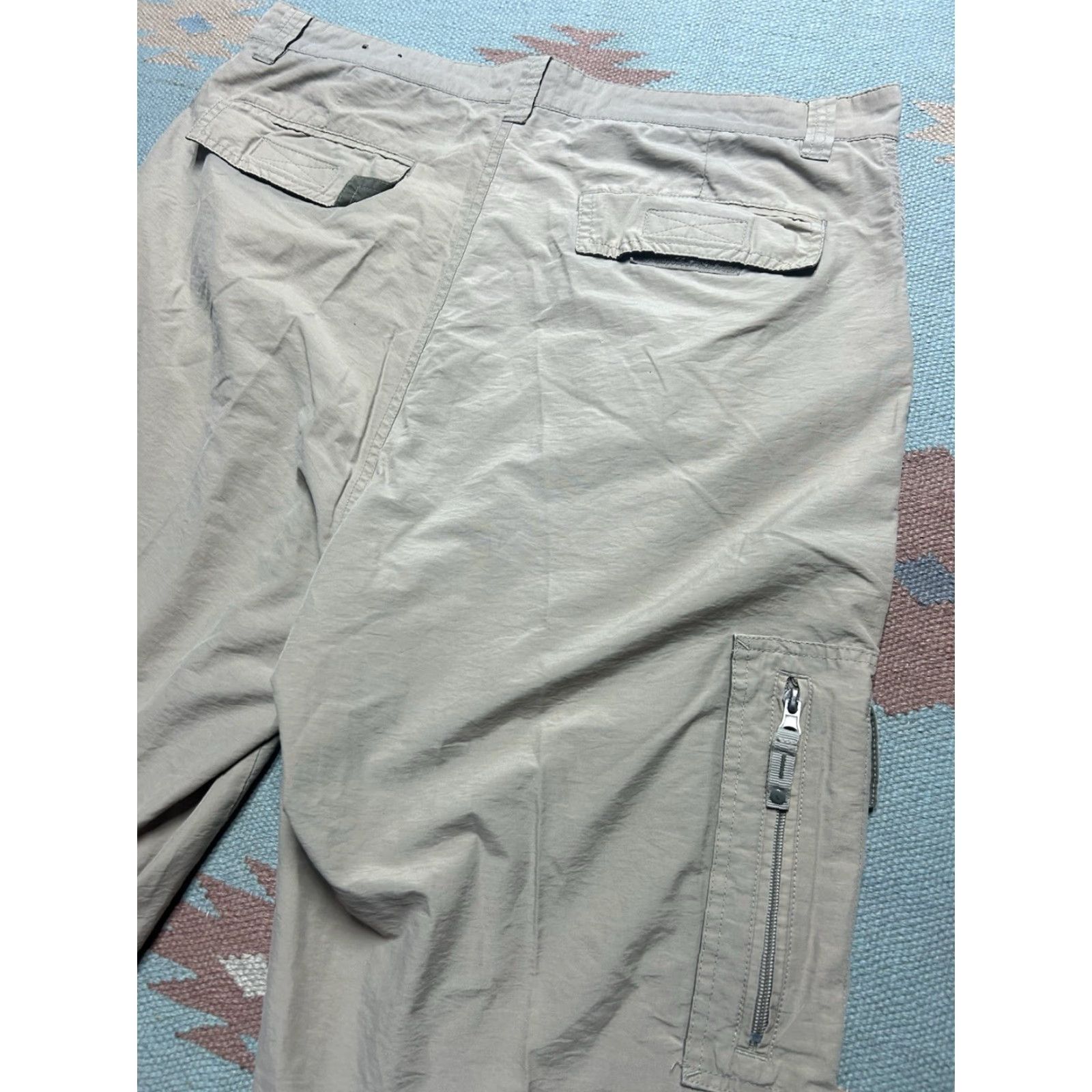 Vintage Emergency Exit Cargo shorts Men Beige lightweight 36 36” waist Inseam 12” Outseam 25” tan hiking Cotton Nylon Vintage? (no vintage) Size US 36 / EU 52 - 6 Thumbnail