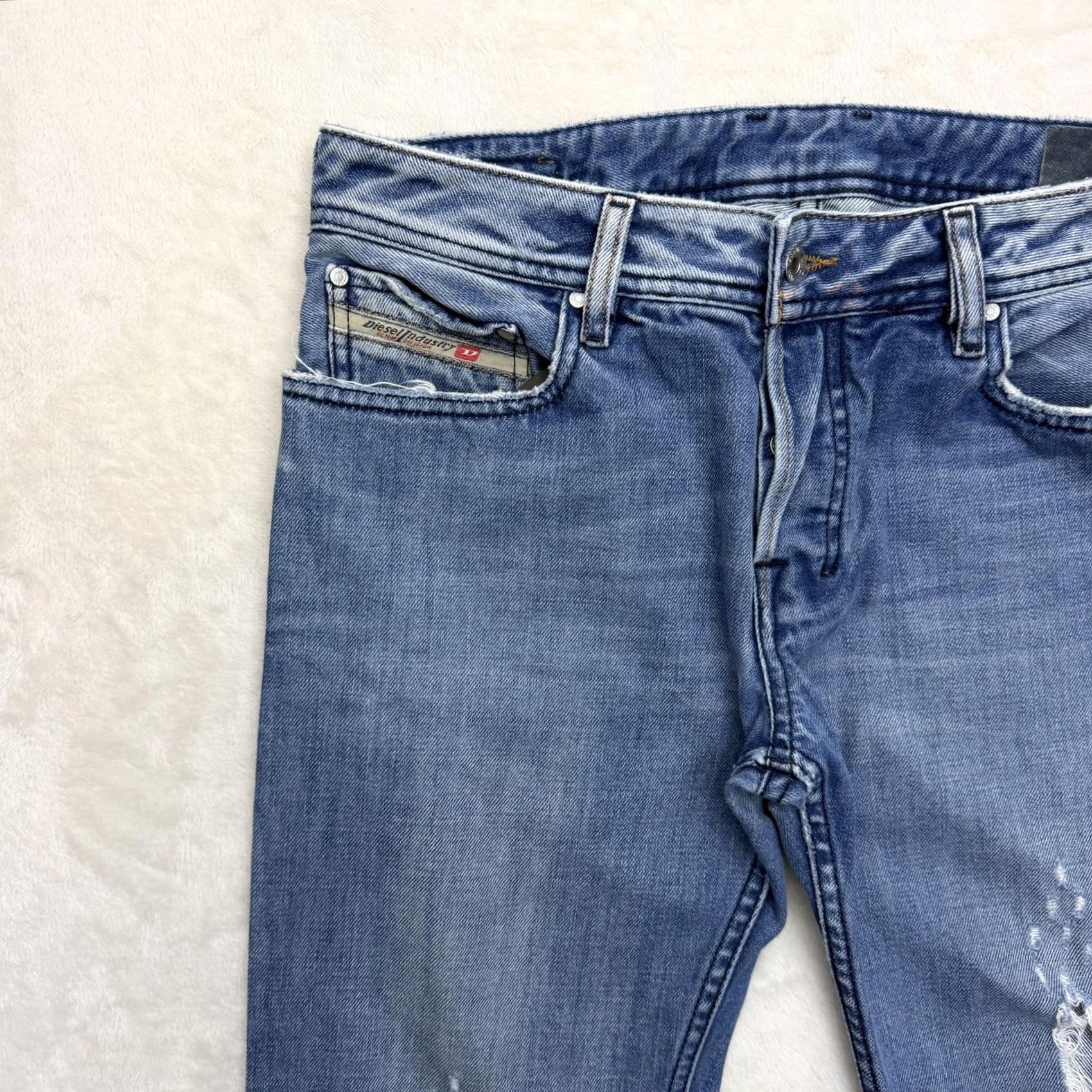 Diesel Diesel Jeans Pants Mens 32x30 Blue Medium Wash Distressed Straight Leg Denim Jeans Regular Mens Blue Distressed 90s? Size US 31 - 5 Thumbnail