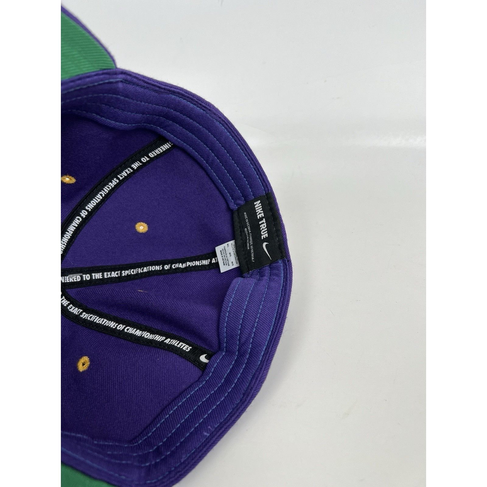 Nike Vintage Nike Washington Huskies Hat Cap Purple Gold NCAA Siz Size ONE SIZE - 8 Thumbnail