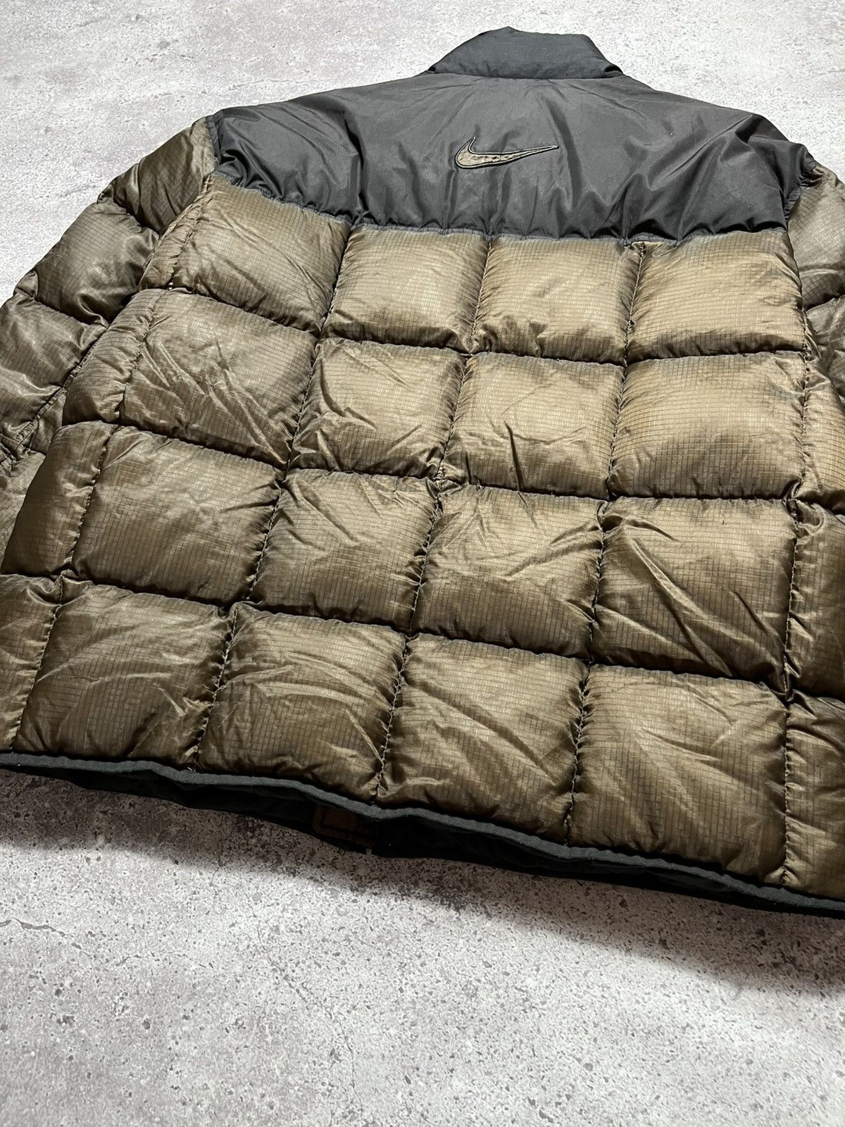Nike Vintage 90’s NIKE Brown Gold Puffer Down Mans Y2K jacket Size US L / EU 52-54 / 3 - 15 Thumbnail