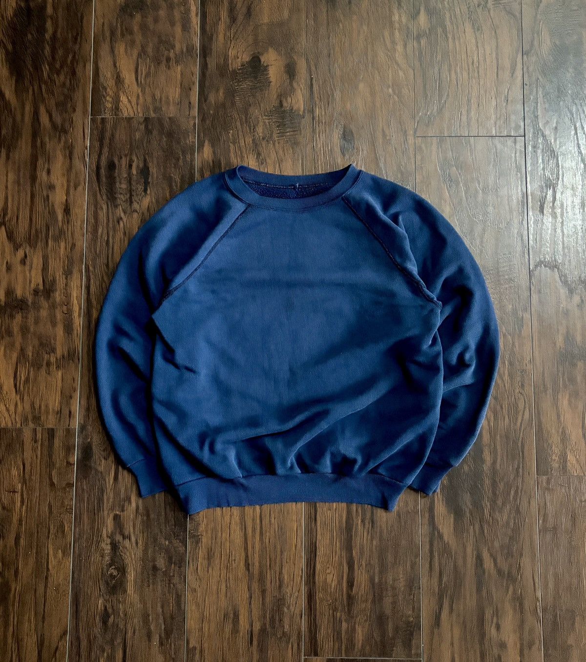 Japanese Brand Vintage 60s Faded Navy Raglan Sweater M Size US M / EU 48-50 / 2 - 1 Thumbnail