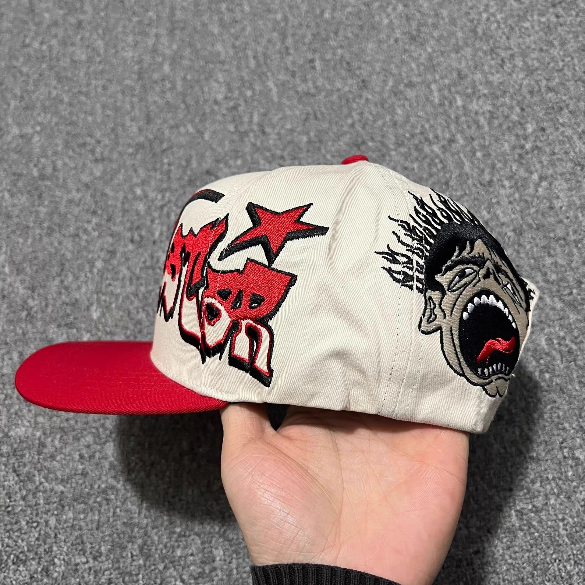 HELLSTAR Hellstar quirky embroidered curved brim baseball cap Q7 Size ONE SIZE - 3 Thumbnail