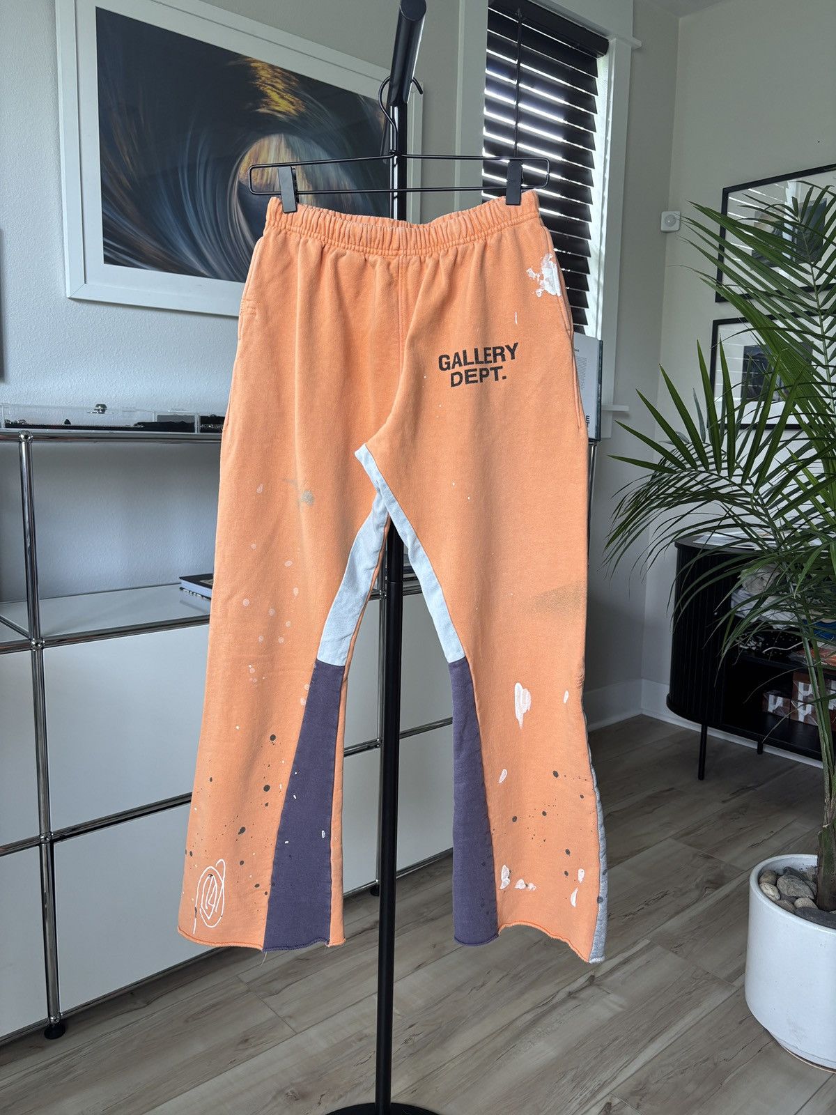 Gallery Dept. GALLERY DEPT ORANGE FLARE PAINTER SWEATPANTS Size US 30 / EU 46 - 4 Thumbnail