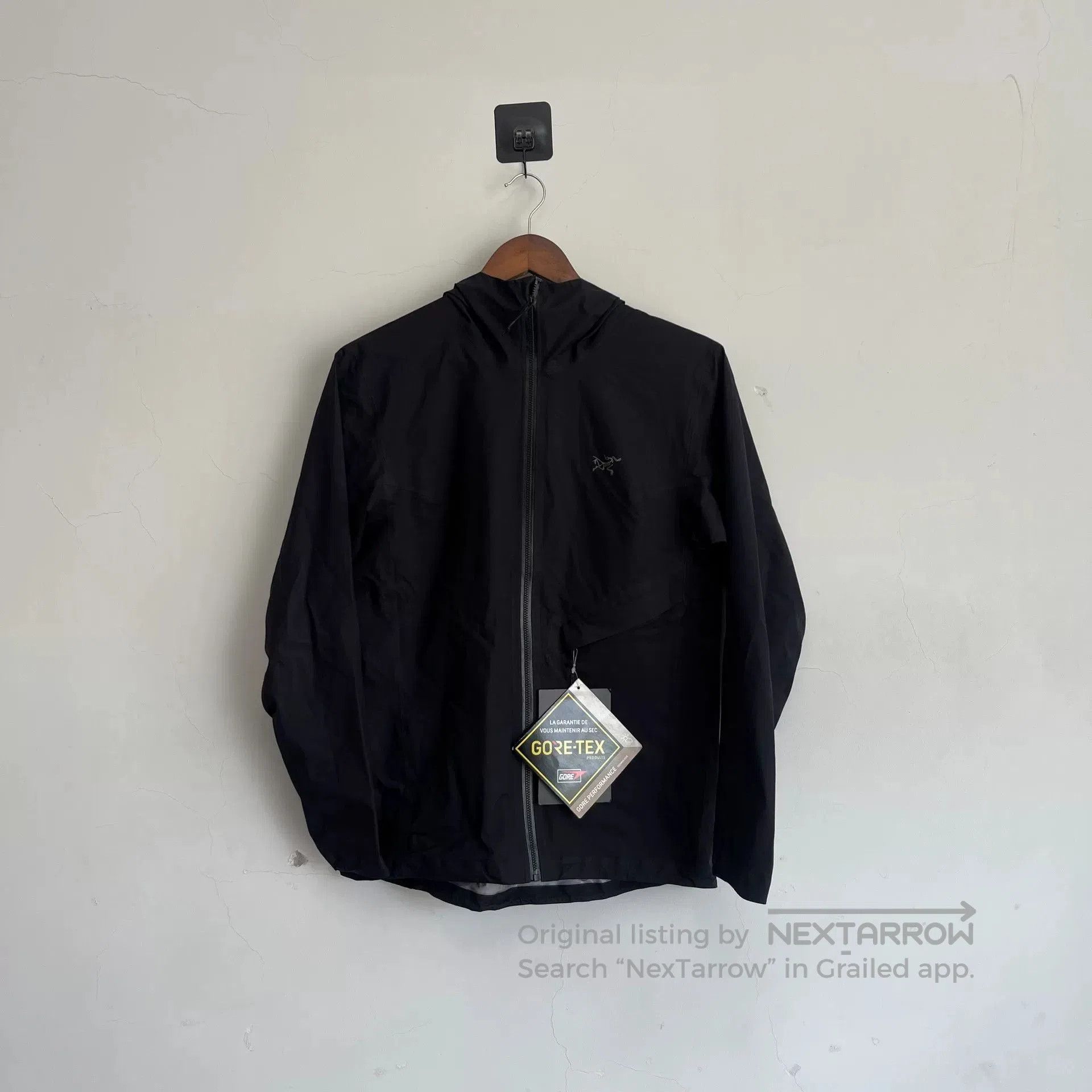 Arc'teryx Arcteryx Women's Black Hooded Jacket. Size S / US 4 / IT 40 - 1 Thumbnail