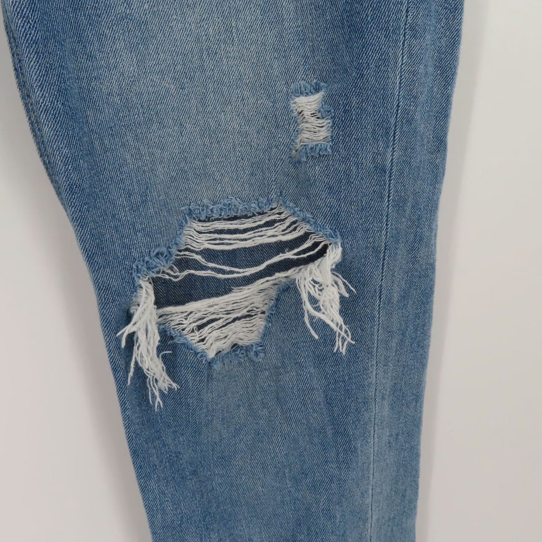 American Eagle Outfitters American Eagle Outfitters Womens Jeans 4 Mom Distressed Denim Cotton Blue Distressed 5-Pocket Regular Rise 14" 27" Inseam 6" Hem 90s Vintage No Size 27" / US 4 / IT 40 - 5 Thumbnail