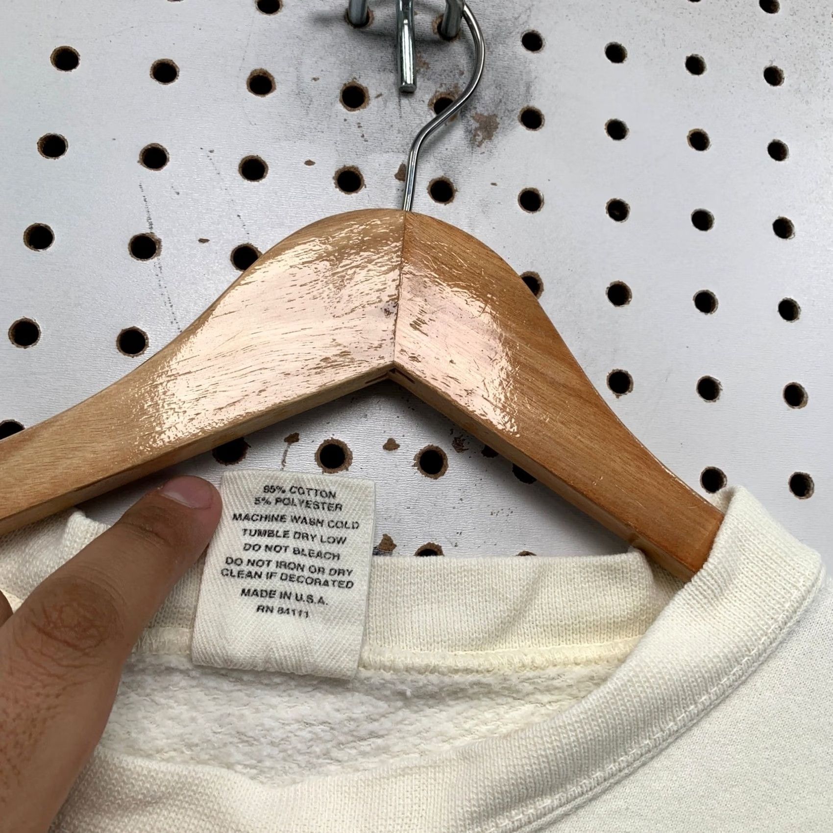 Vintage VINTAGE Maze Sweatshirt Womens Medium Cream 90s Sunflwer Butterfly Treasures Size M / US 6-8 / IT 42-44 - 4 Thumbnail