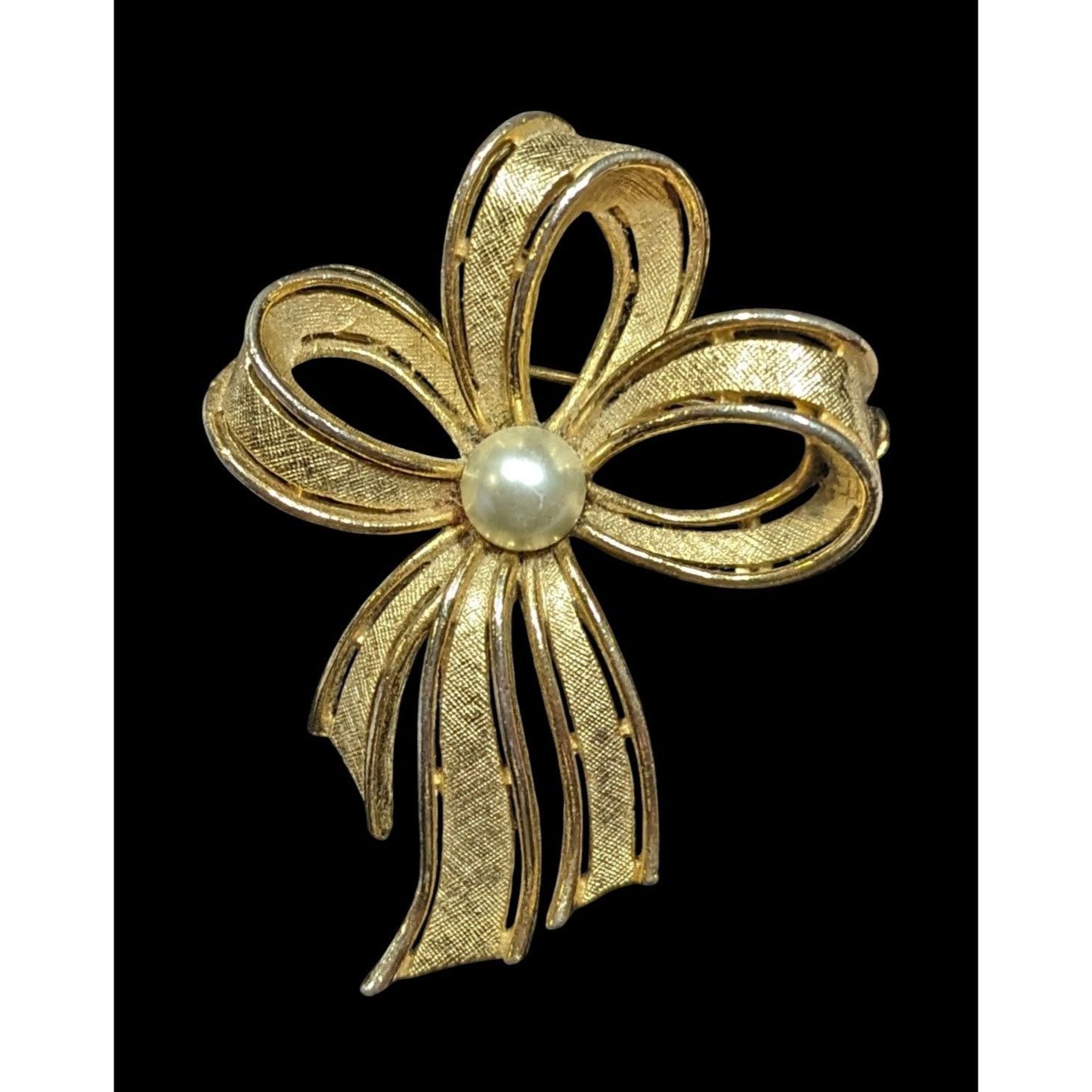 Other Vintage Lisner Gold Town Bow Brooch With Faux Pearl Accent Size ONE SIZE - 1 Thumbnail