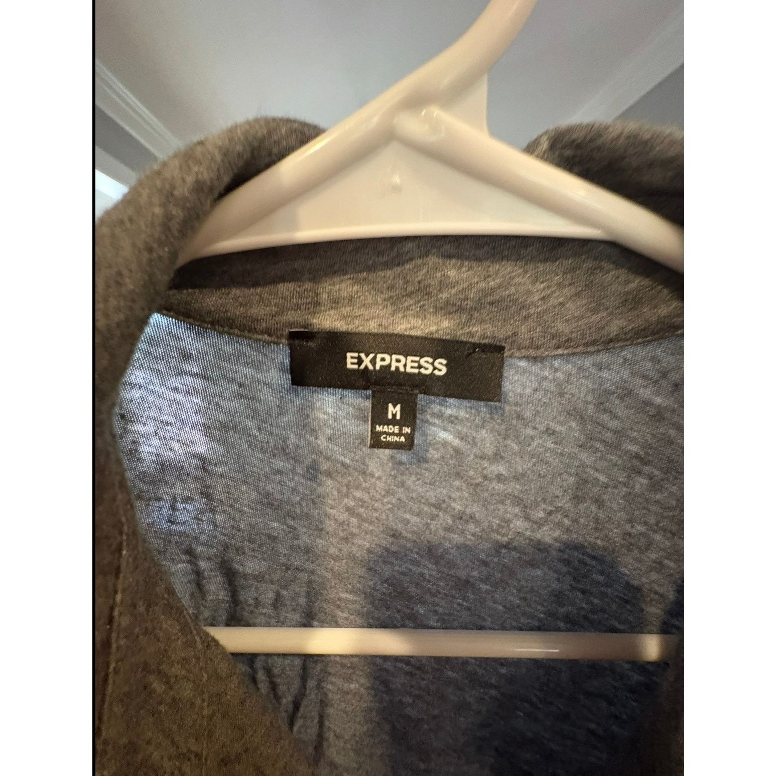 Express Express Gray Button Front Blouse Medium Short Sleeve Size M / US 6-8 / IT 42-44 - 3 Thumbnail