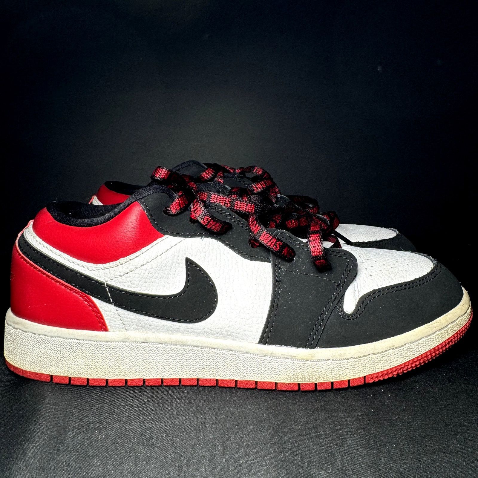 Jordan Brand × Nike Size 7 - Nike Air Jordan 1 Low GS Black Toe Men's Shoes Size US 7 / EU 40 - 1 Thumbnail