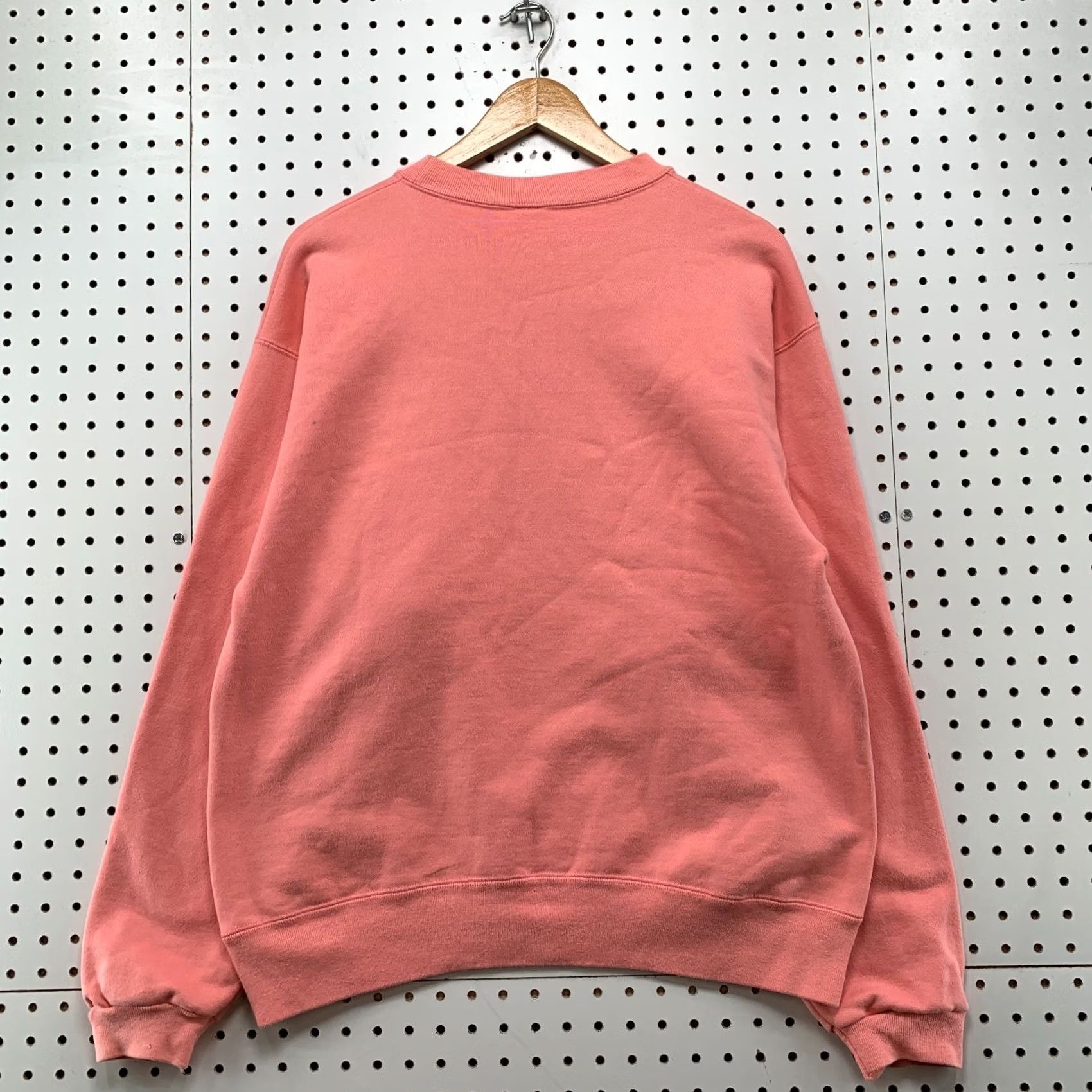 Vintage VINTAGE Hilton Head Sweatshirt Men Large Pink 90s Embroidered Crewneck USA 22x26 Size US L / EU 52-54 / 3 - 7 Thumbnail
