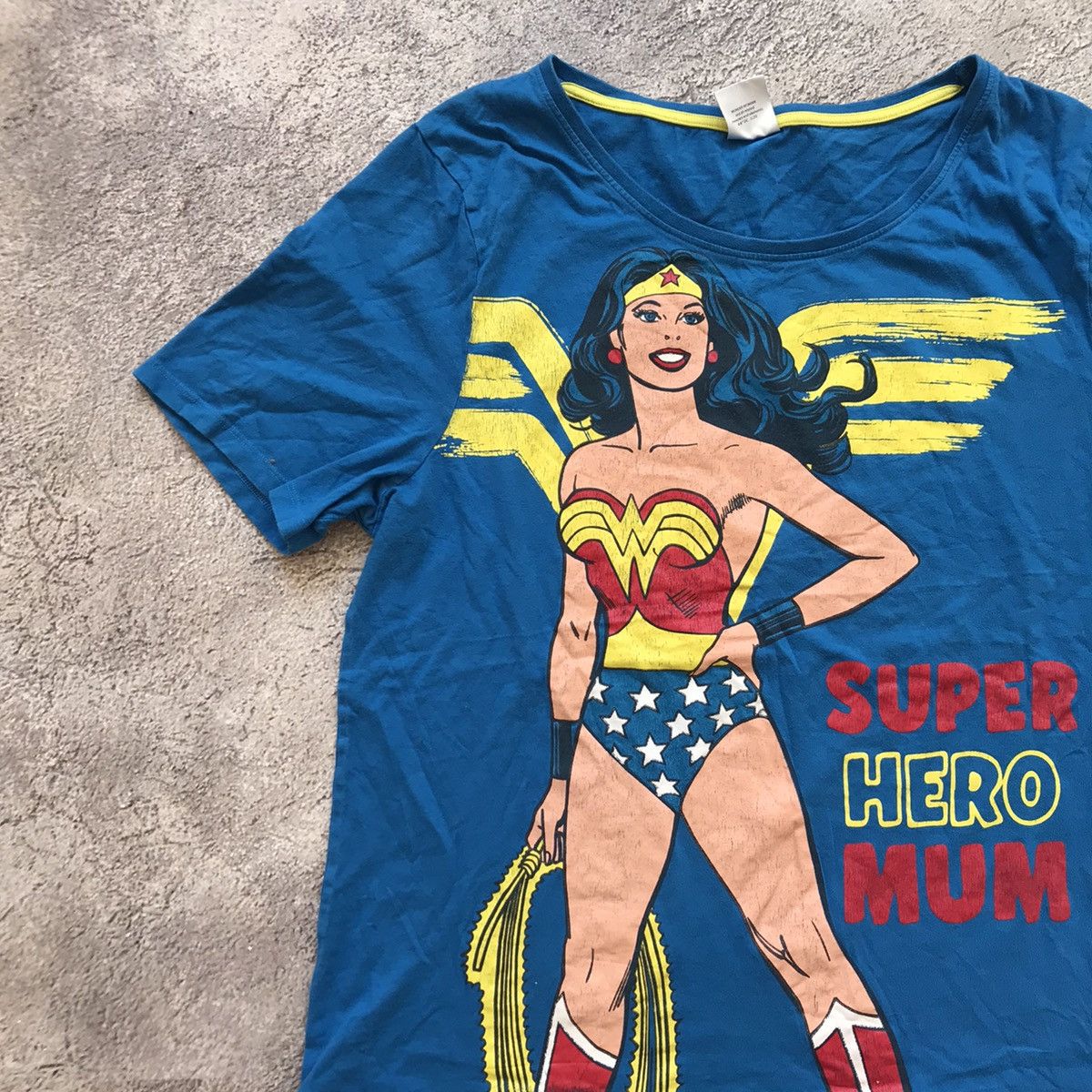 Vintage Vintage 90s Wonder Woman Graphic Tee Y2K Superhero Cropped M Size US M / EU 48-50 / 2 - 2 Thumbnail