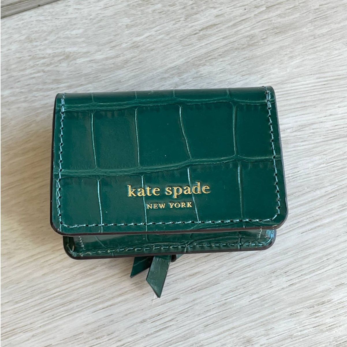 Kate Spade Kate Spade knott croc embossed leather airpods pro case Size ONE SIZE - 4 Thumbnail