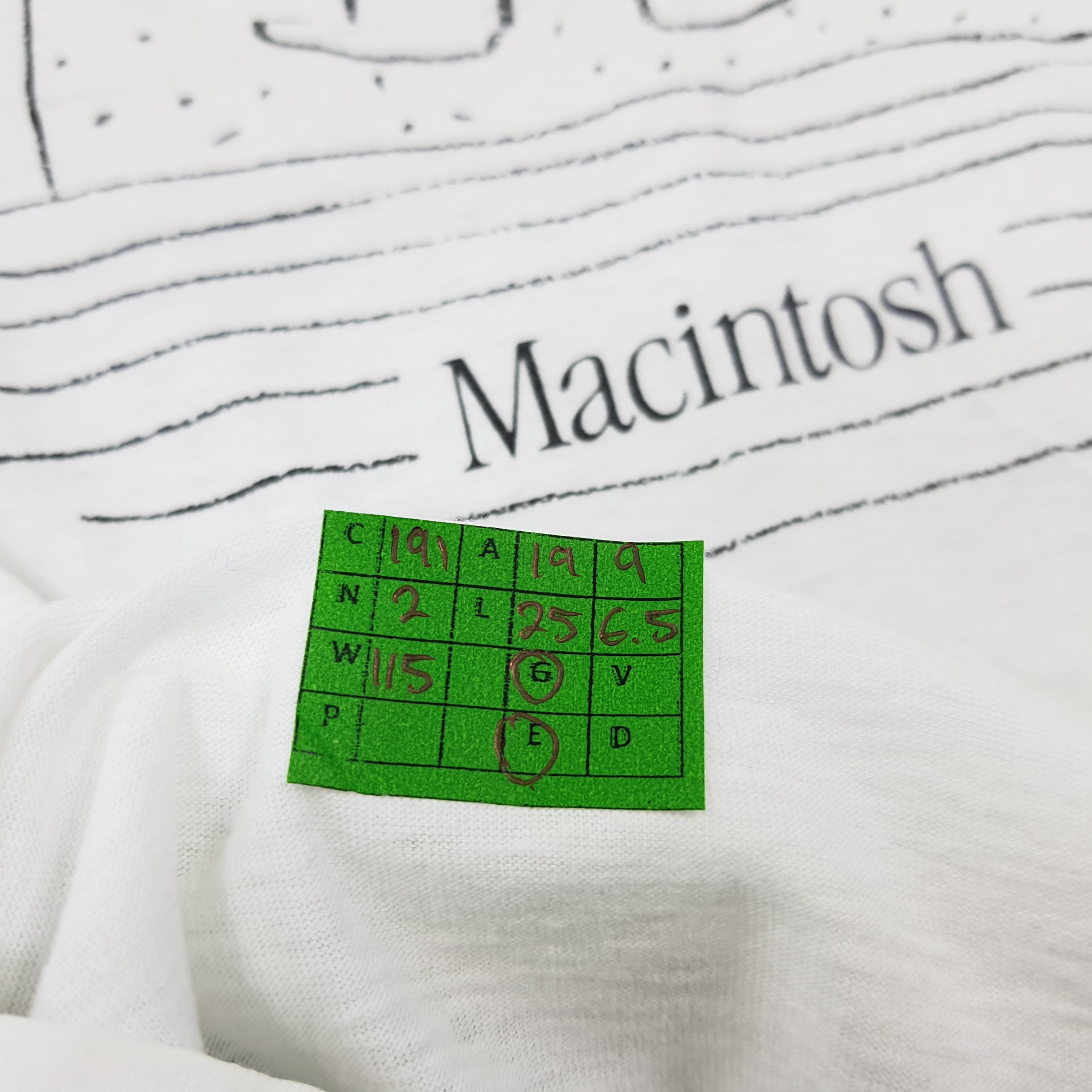 Apple × Vintage Vintage The Macintosh Apple Product Computers Tshirt Size US M / EU 48-50 / 2 - 7 Thumbnail