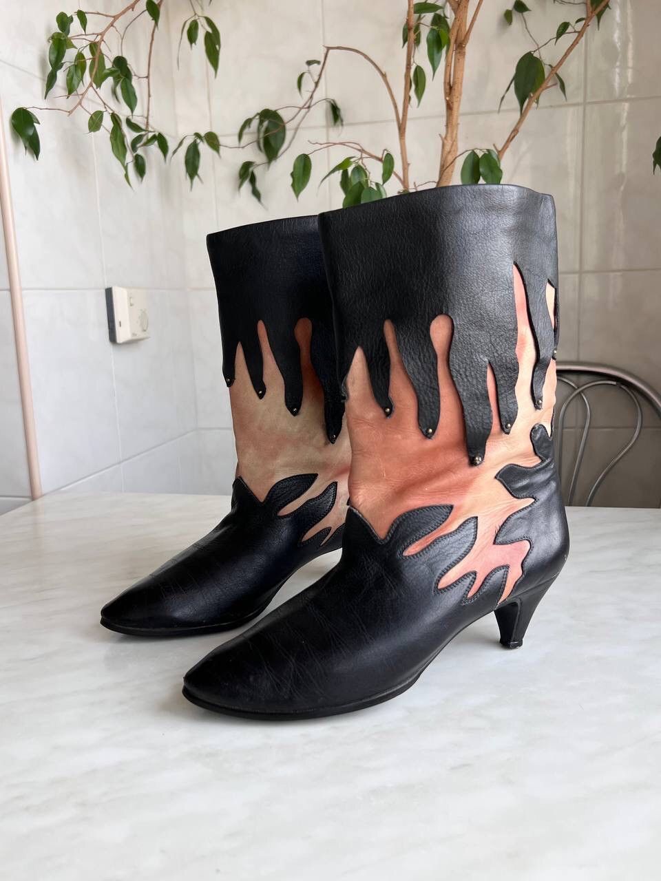 Genuine Leather × Vintage Vintage Black Flame Fire Leather High Woman's Boots Heels Size US 7 / IT 37 - 2 Thumbnail