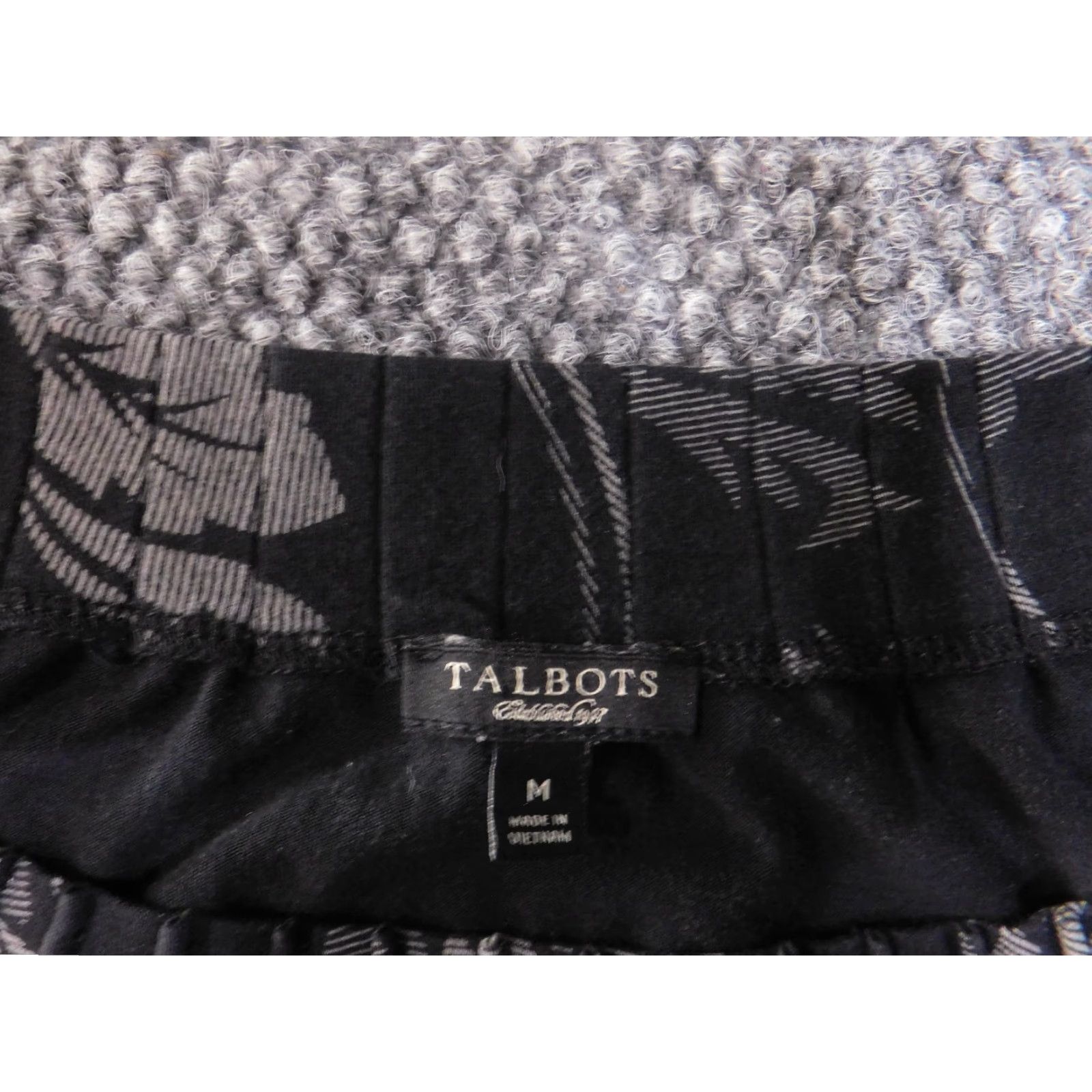 Talbots Talbots Blouse Women M Black Gray Floral 3/4 Sleeve Stretch Knit Polyester Casual Everyday Size M / US 6-8 / IT 42-44 - 5 Thumbnail