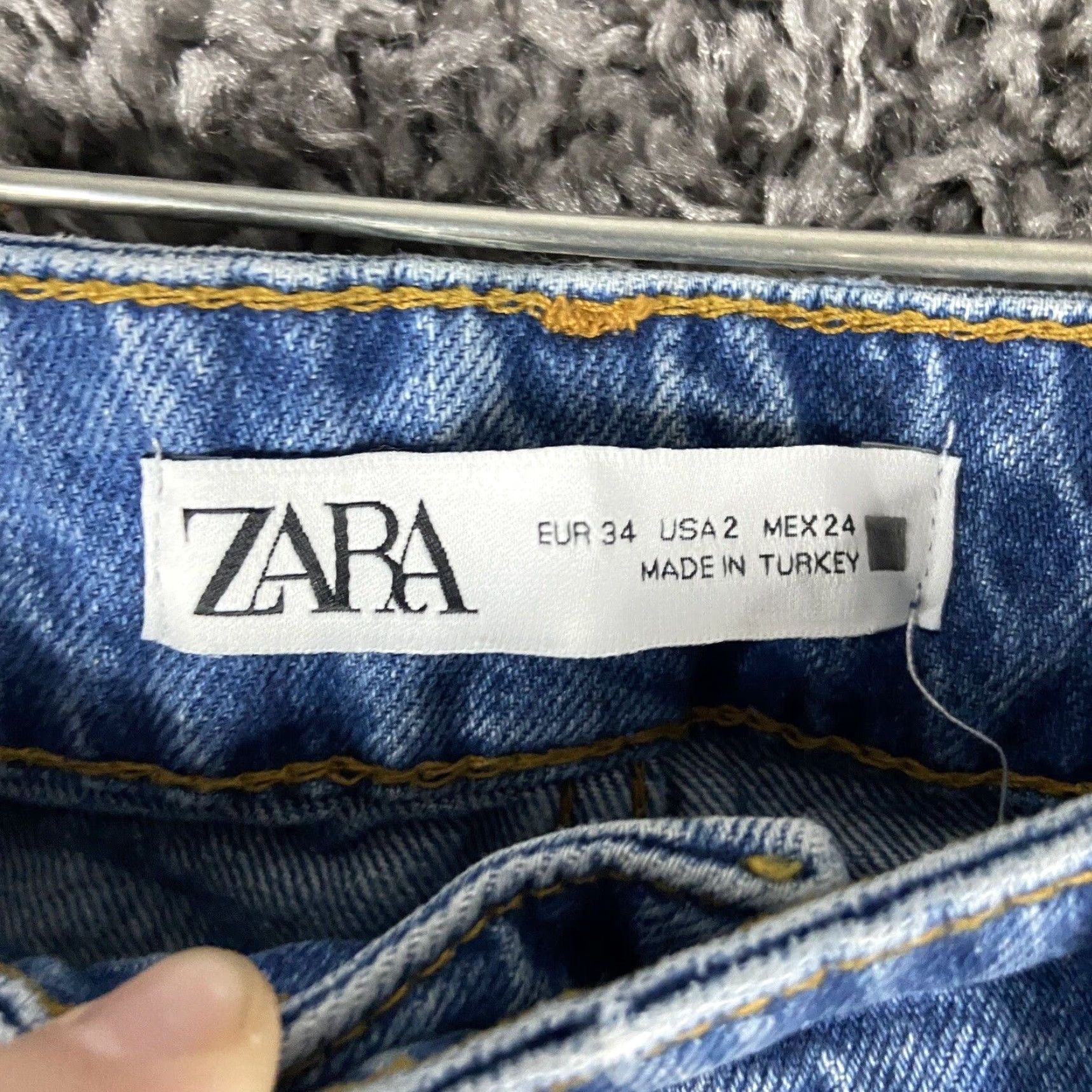 Zara VINTAGE Zara Blue Jeans Women's Size 2 Distressed Hem Straight Fit Size 26" / US 2 / IT 38 - 5 Thumbnail