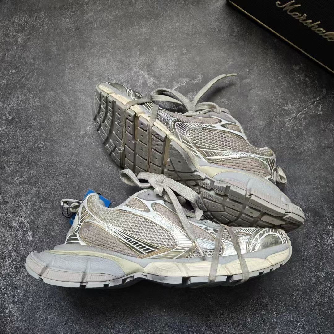 Balenciaga Balenciaga Beige Lowtop Sneakers XXXL Men Size US 10 / EU 43 - 1 Thumbnail