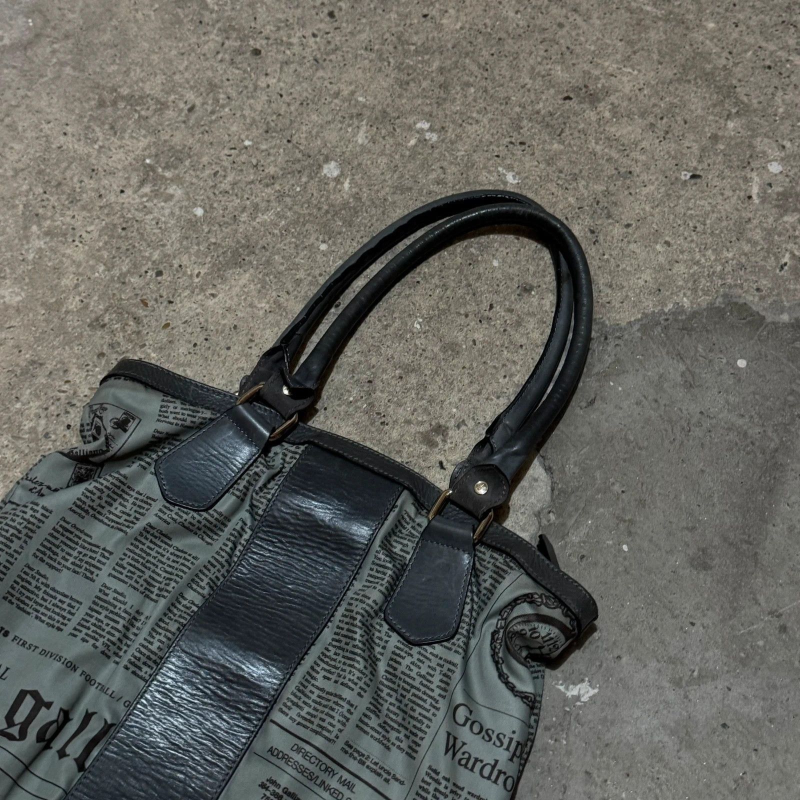 John Galliano John Galliano gazette newspaper print bag Size ONE SIZE - 6 Thumbnail