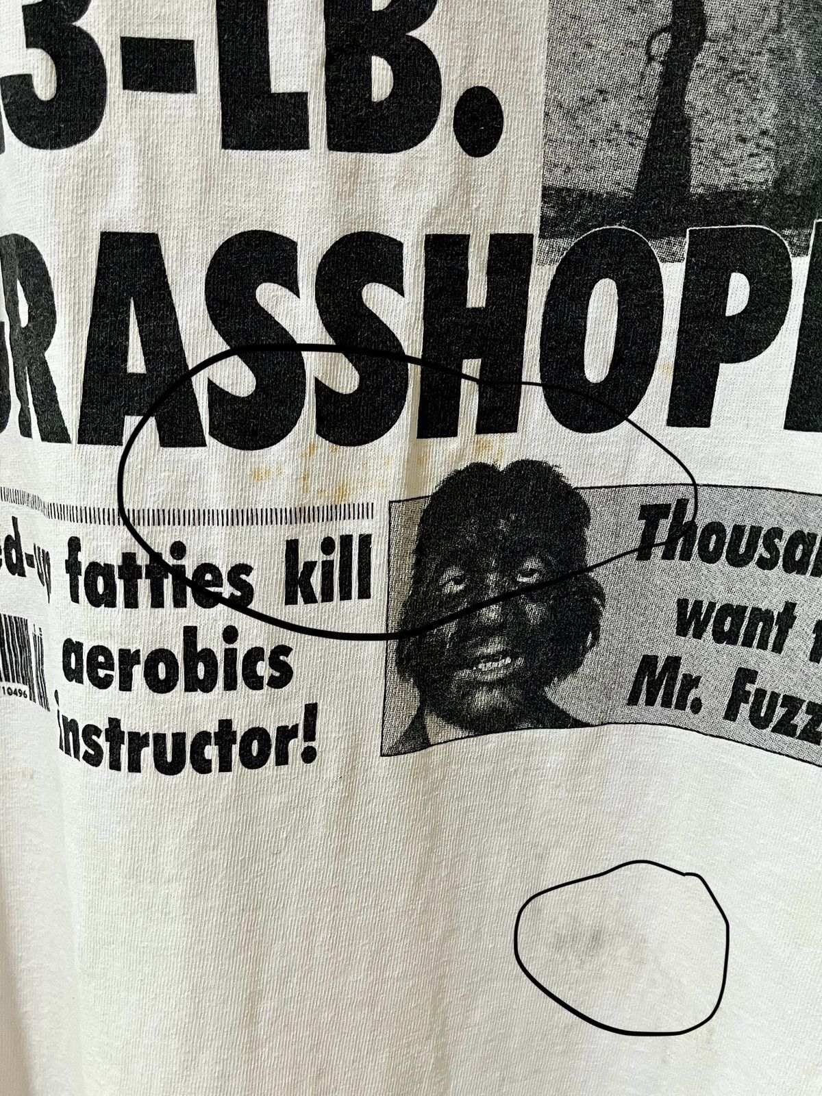 Vintage Vintage 90s Weekly World NEWS Newspaper Tshirt Size US L / EU 52-54 / 3 - 6 Thumbnail