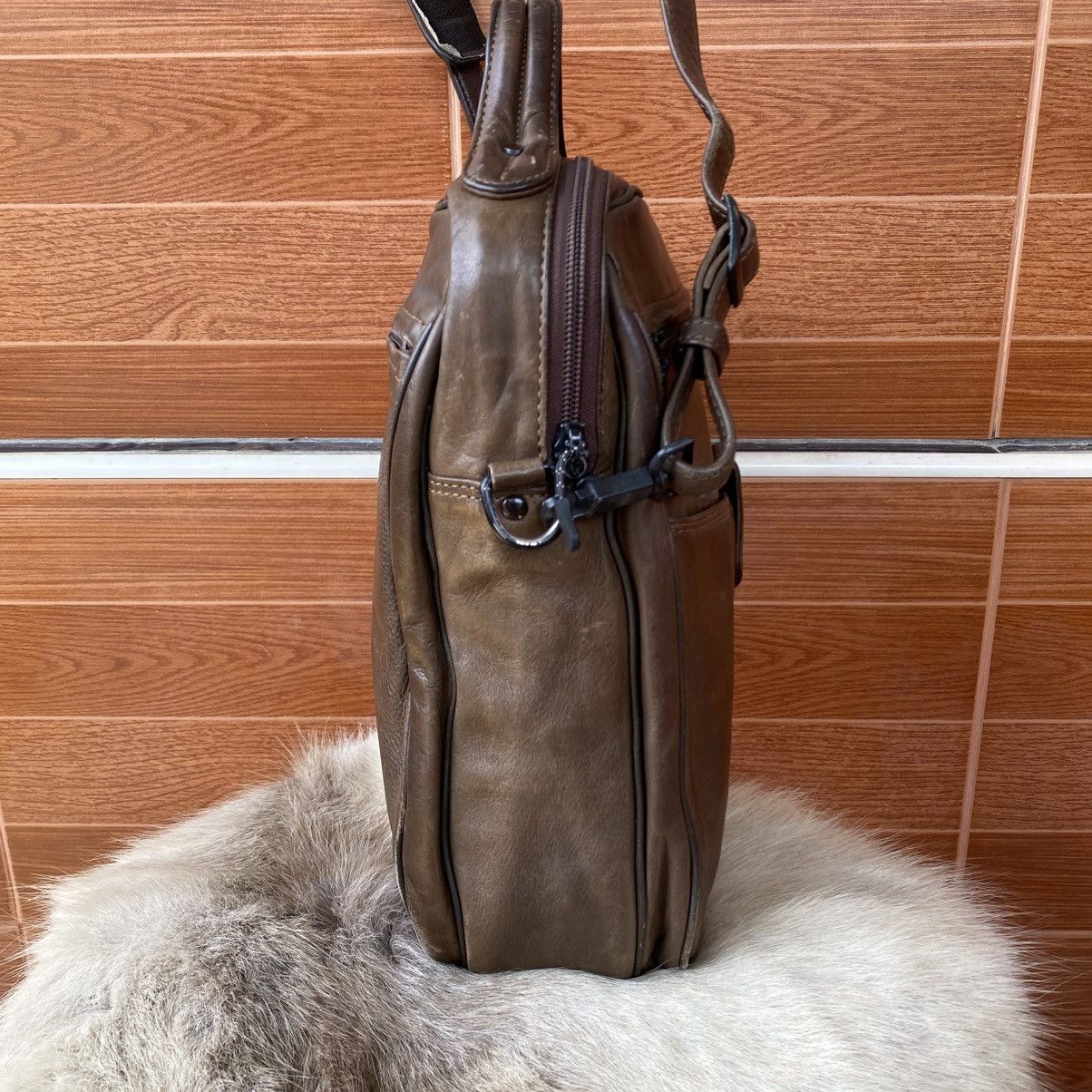 Genuine Leather Genuine Cowhide Leather Sling Bang By Truster Size ONE SIZE - 3 Thumbnail