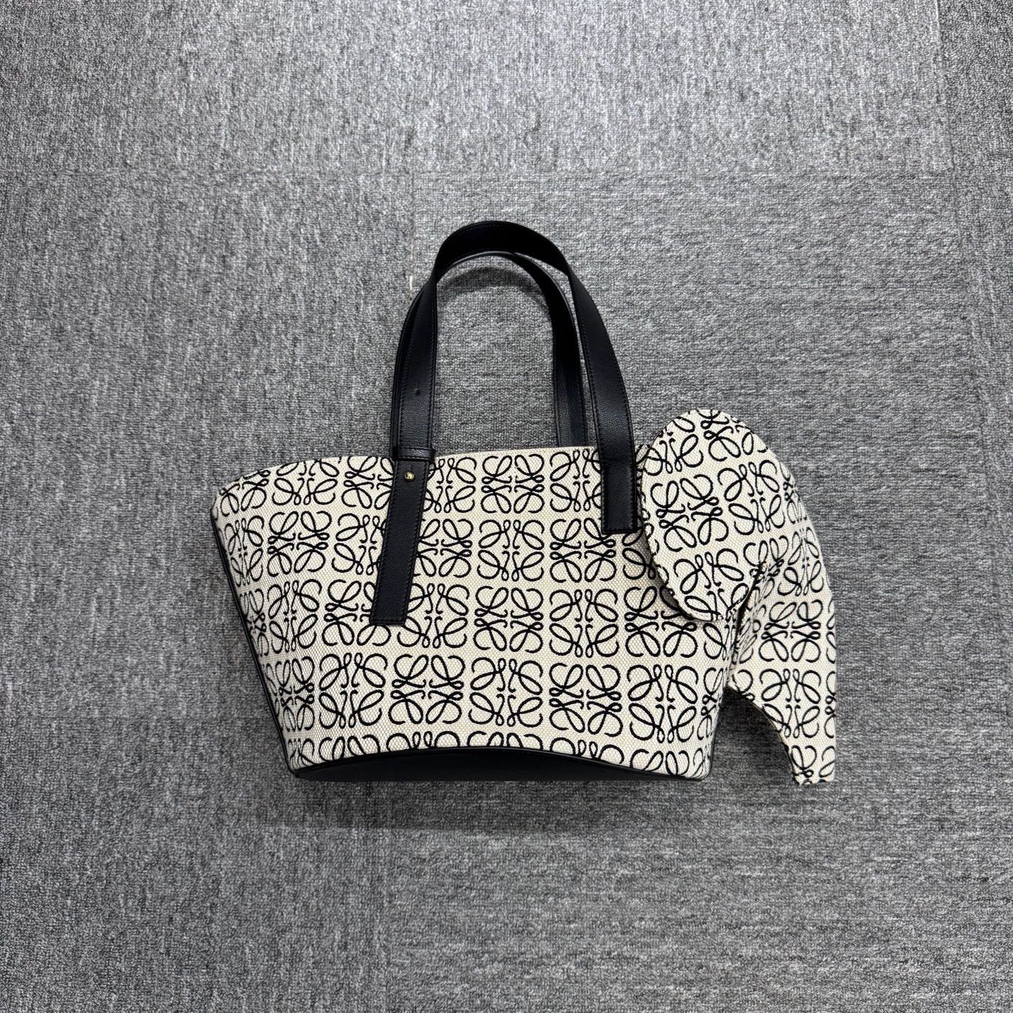 Loewe Loewe Elephant Tote Bag 98 New 29x18x23cm Size ONE SIZE - 1 Thumbnail