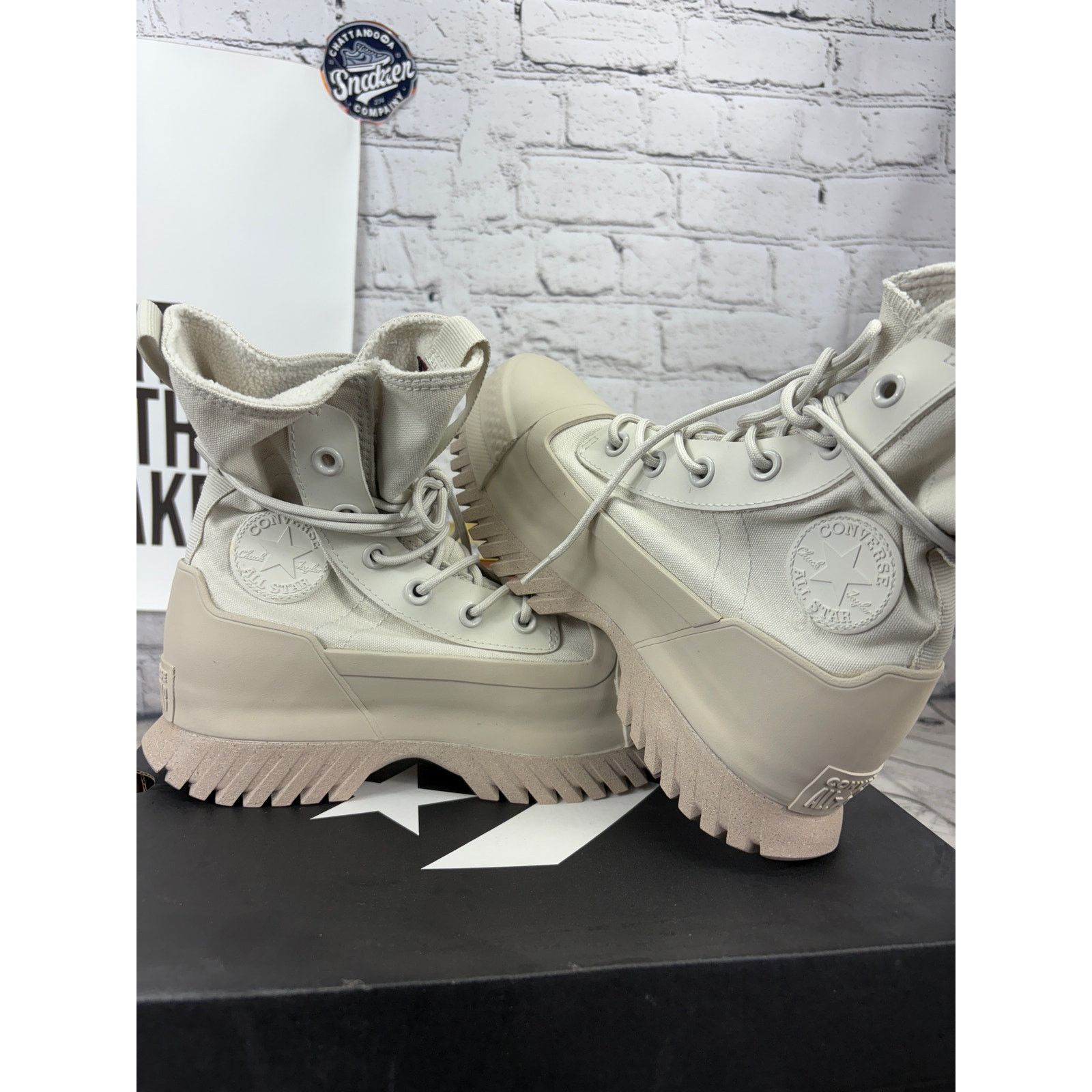 Converse Converse Chuck Taylor Lugged Terrain Sneakers Womens 5 White Size US 5 / IT 35 - 6 Thumbnail