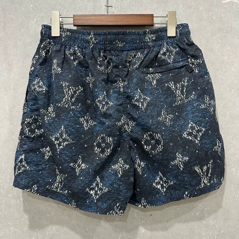 Louis Vuitton Louis Vuitton size l 25 New Sailing Full Logo Shorts Size US 28 / EU 44 - 2 Thumbnail