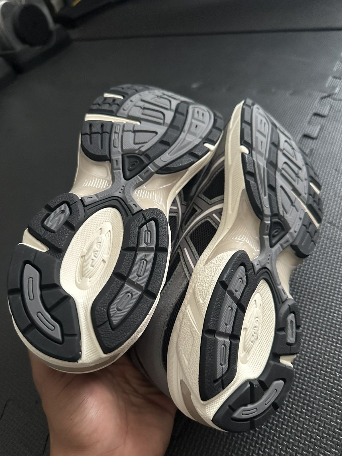 Asics ASICS 1130 Size US 9.5 / EU 42-43 - 4 Thumbnail