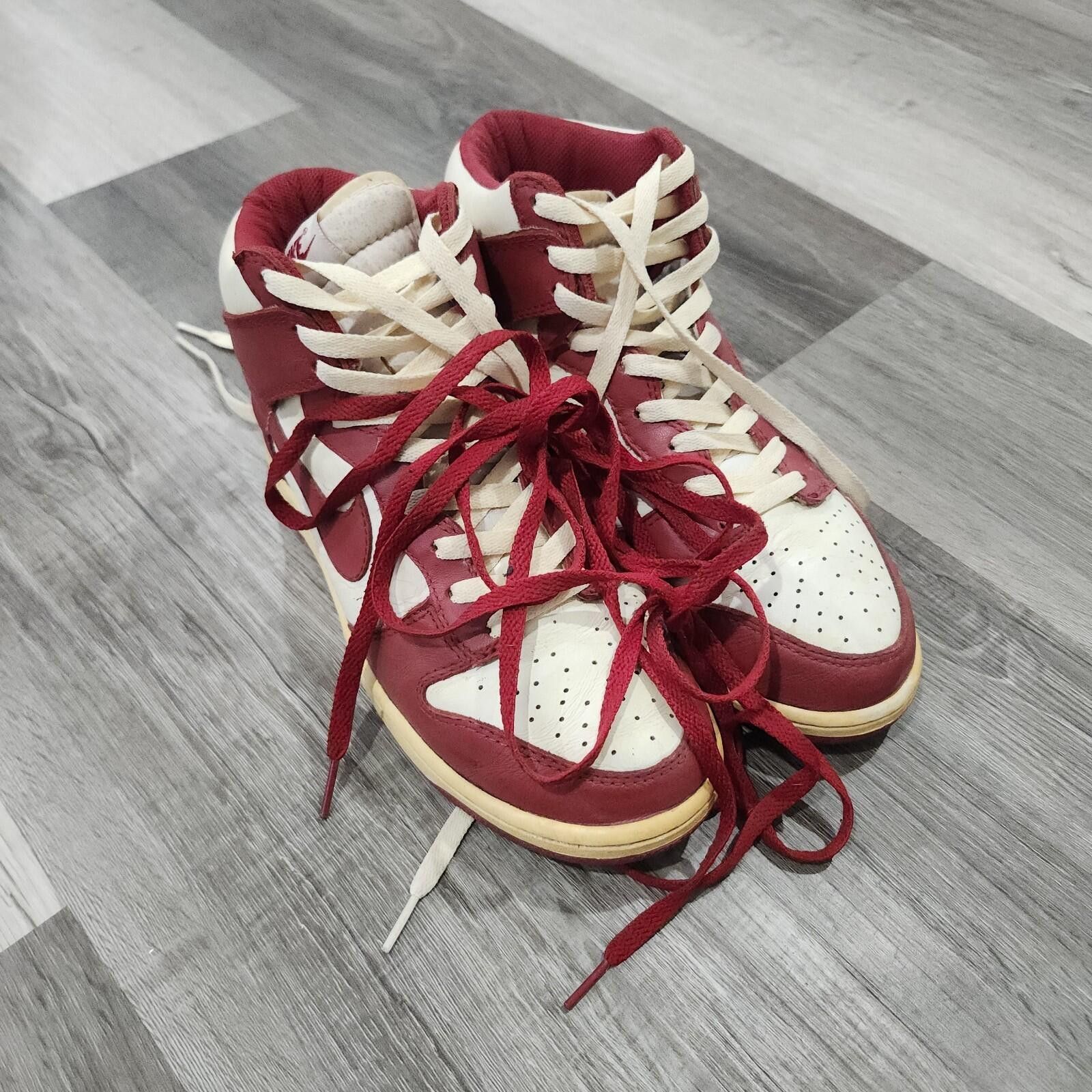 Nike Vintage 2008 Dunk High St John Red Mens 9 / 318544-161 RARE Size US 9 / EU 42 - 9 Thumbnail