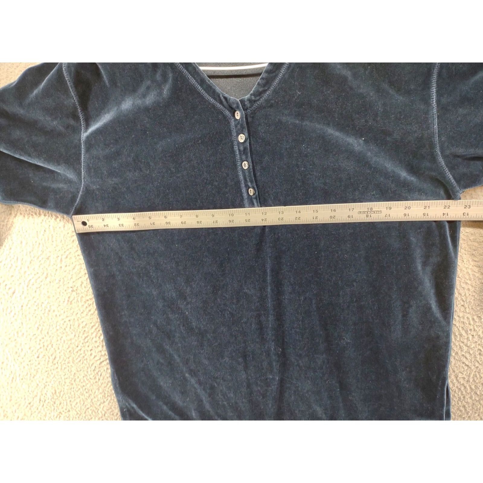 Croft & Barrow Croft & Barrow Women's Blue Velvet Velour Long Sleeve 1/4 Button Sweater Size L Size L / US 10 / IT 46 - 4 Thumbnail