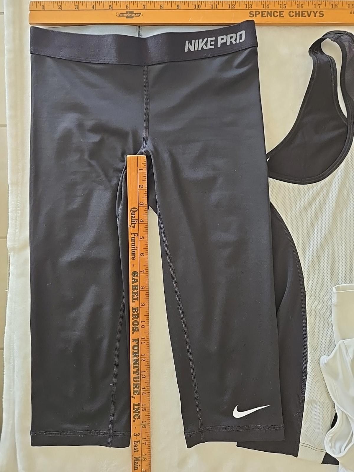 Nike Nike Pro 3 Pcs Set Combat Dri Fit Capri/ 2 Tops Womens Small Size 28" / US 6 / IT 42 - 7 Thumbnail