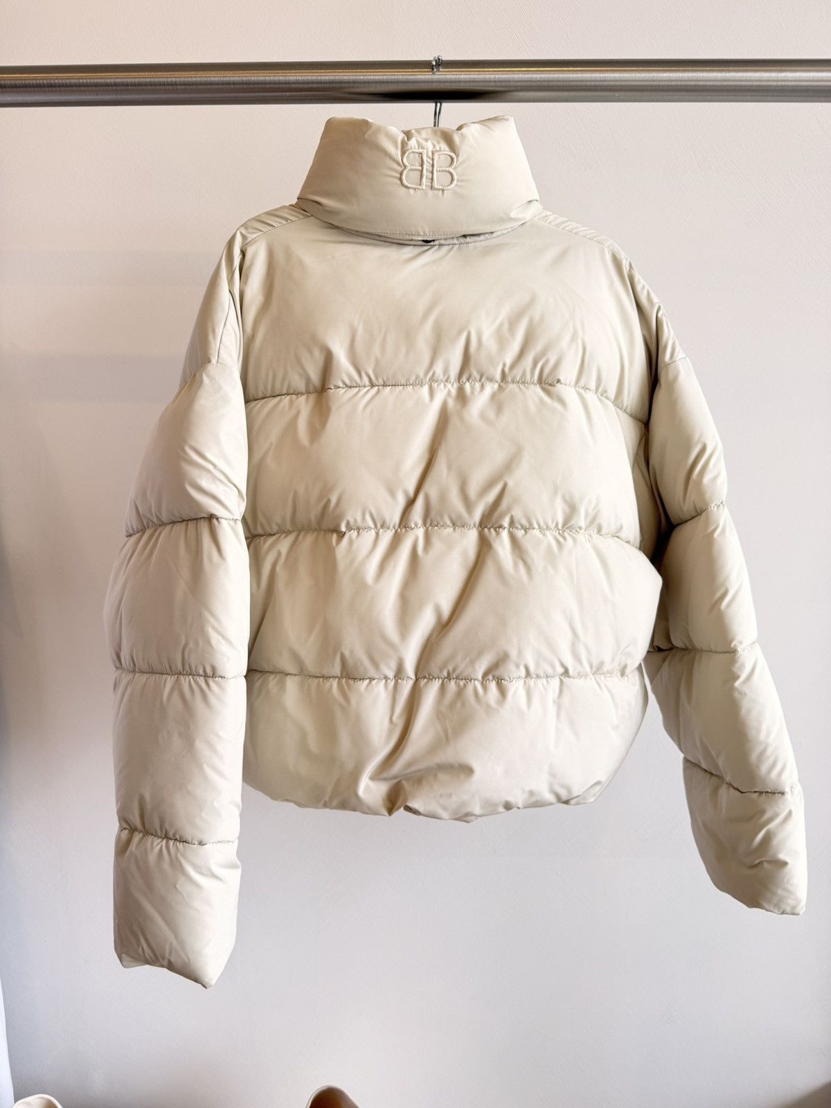 Balenciaga NWT Balenciaga Beige Down BB Logo Cropped Puffer Jacket FR38 Size S / US 4 / IT 40 - 5 Thumbnail