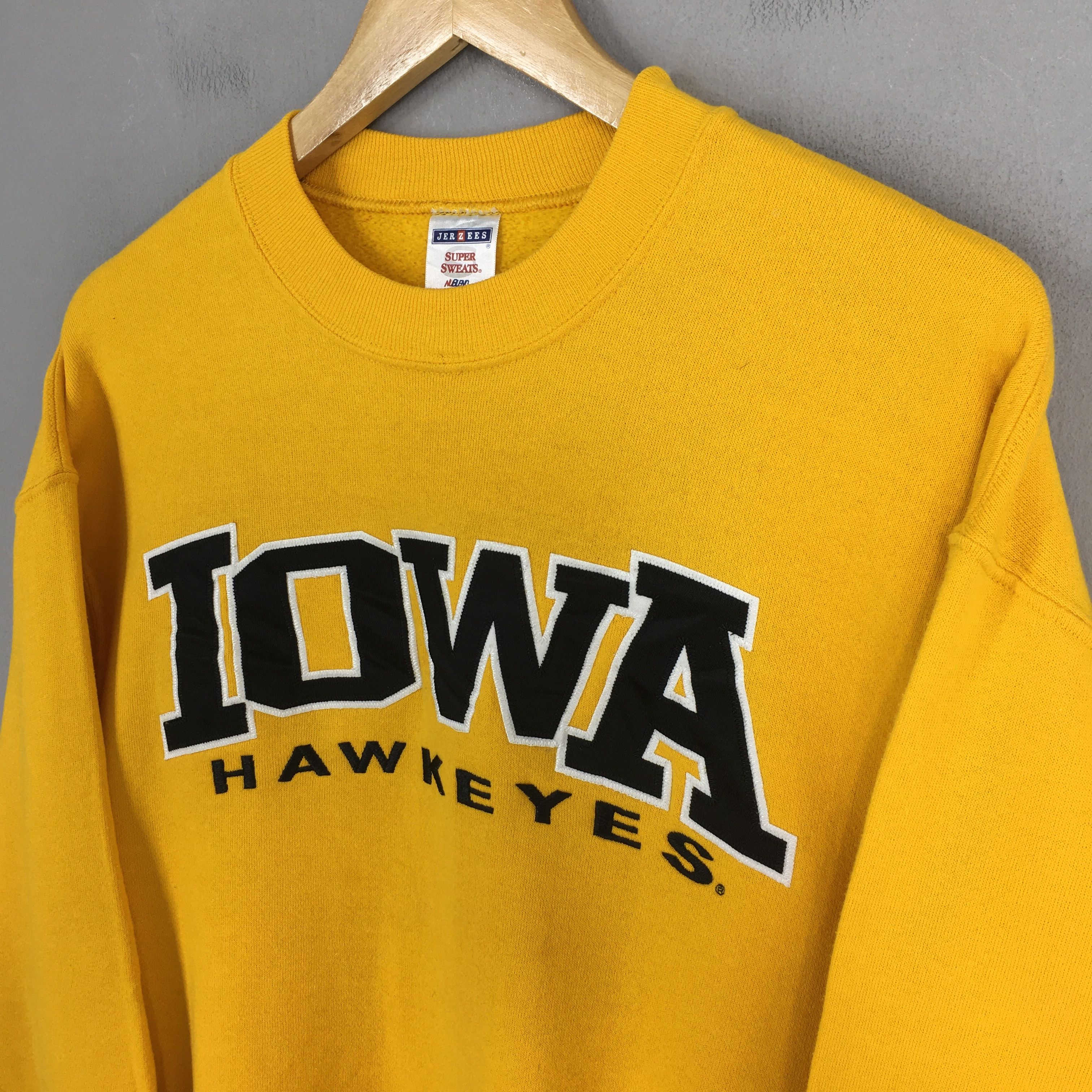 NCAA × Vintage Vintage Iowa Hawkeyes Football Yellow Sweatshirt Medium Size US M / EU 48-50 / 2 - 3 Thumbnail